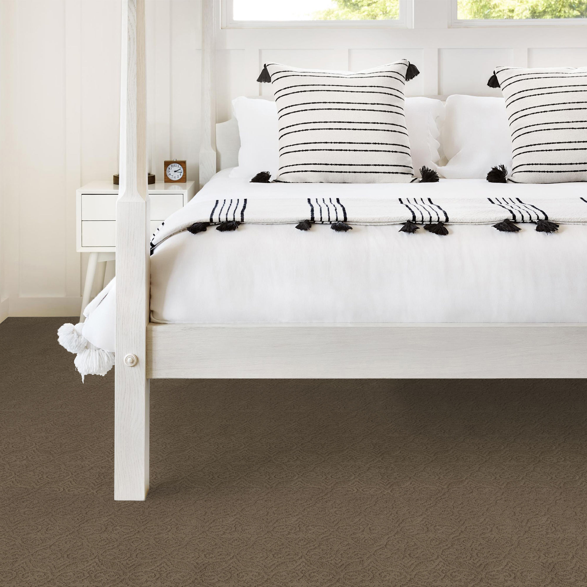 MODERN AMENITIES PEBBLE PATH ROOM