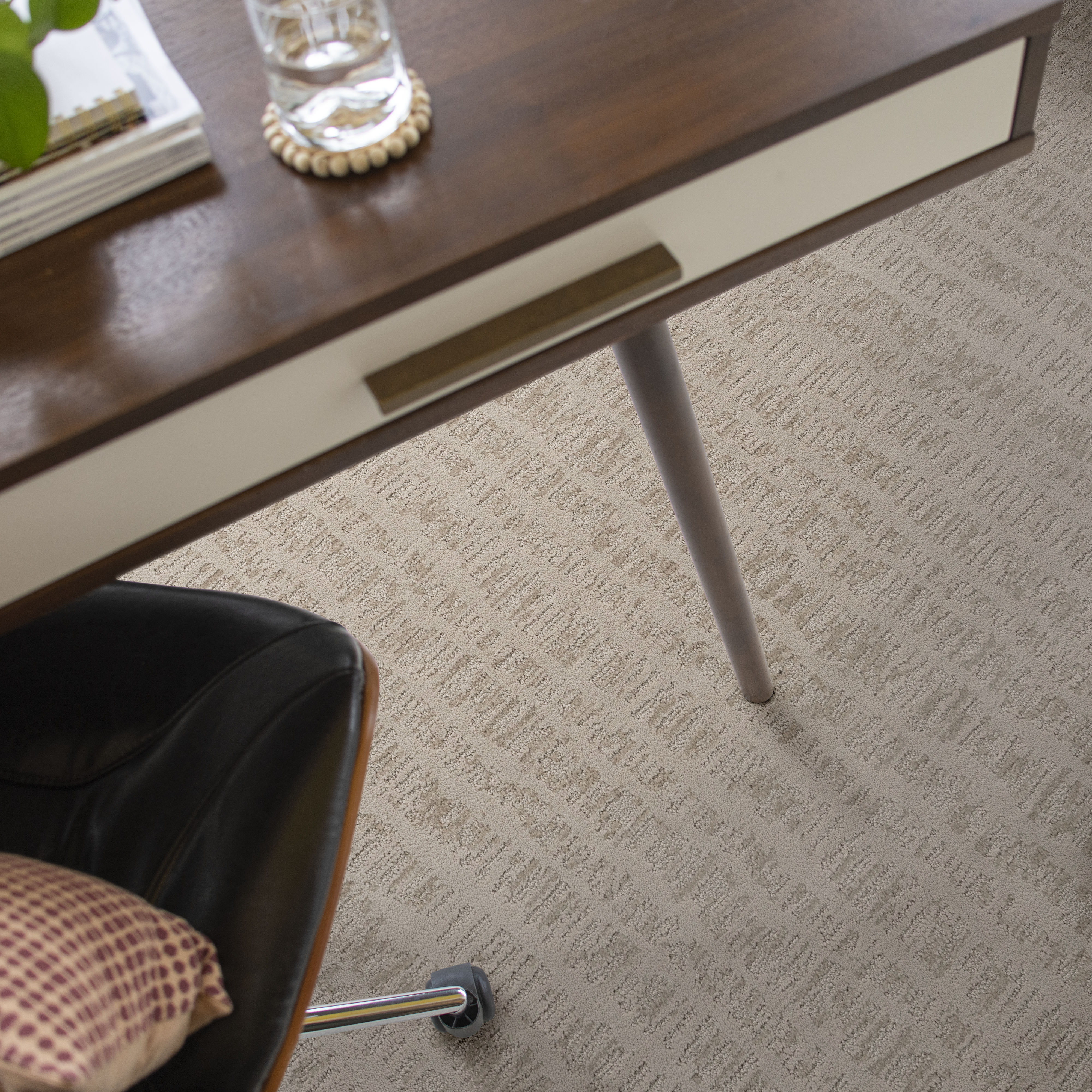 RESORT CHIC SOFT SPOKEN ROOM