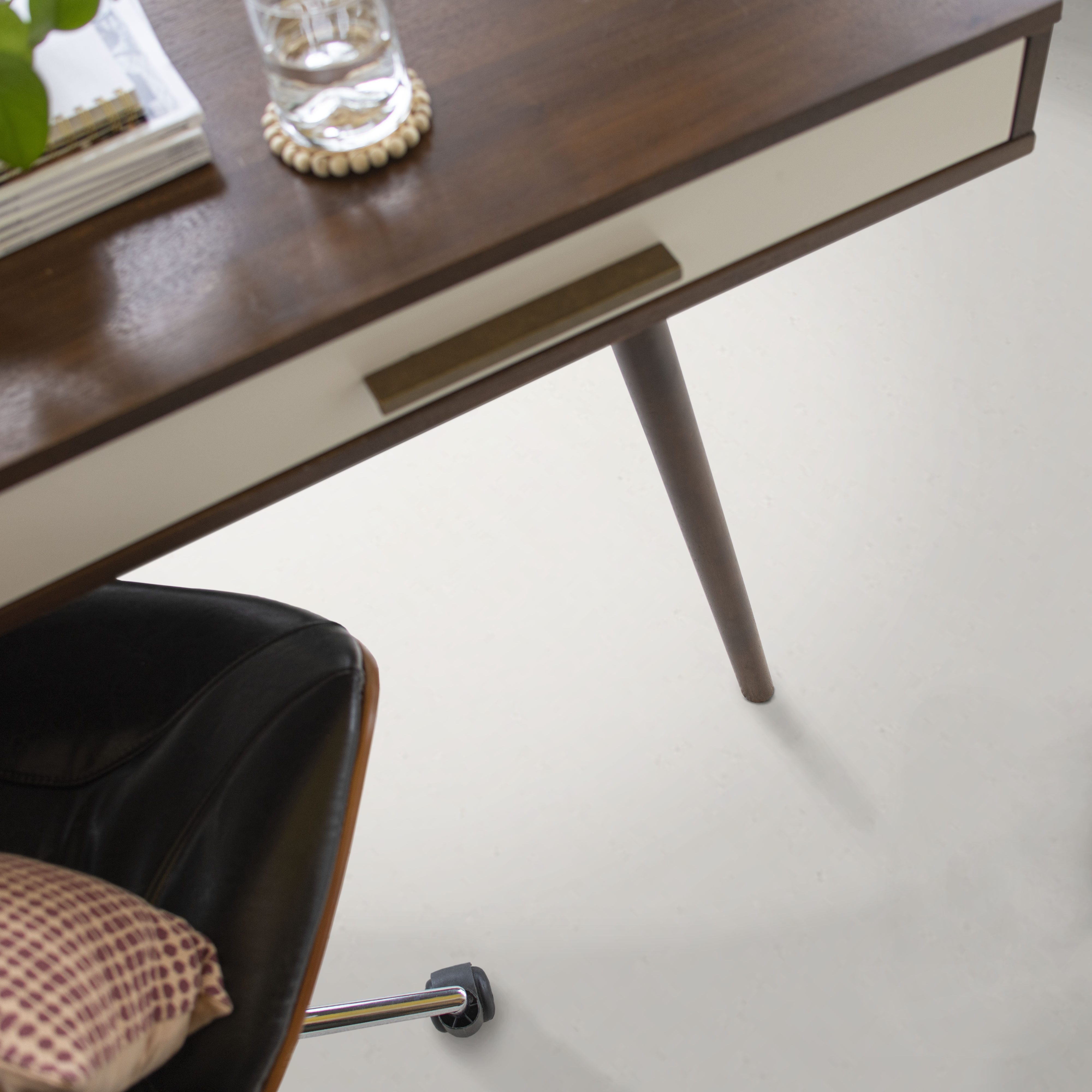 ALLURING DISPOSITION WHITE HOT ROOM