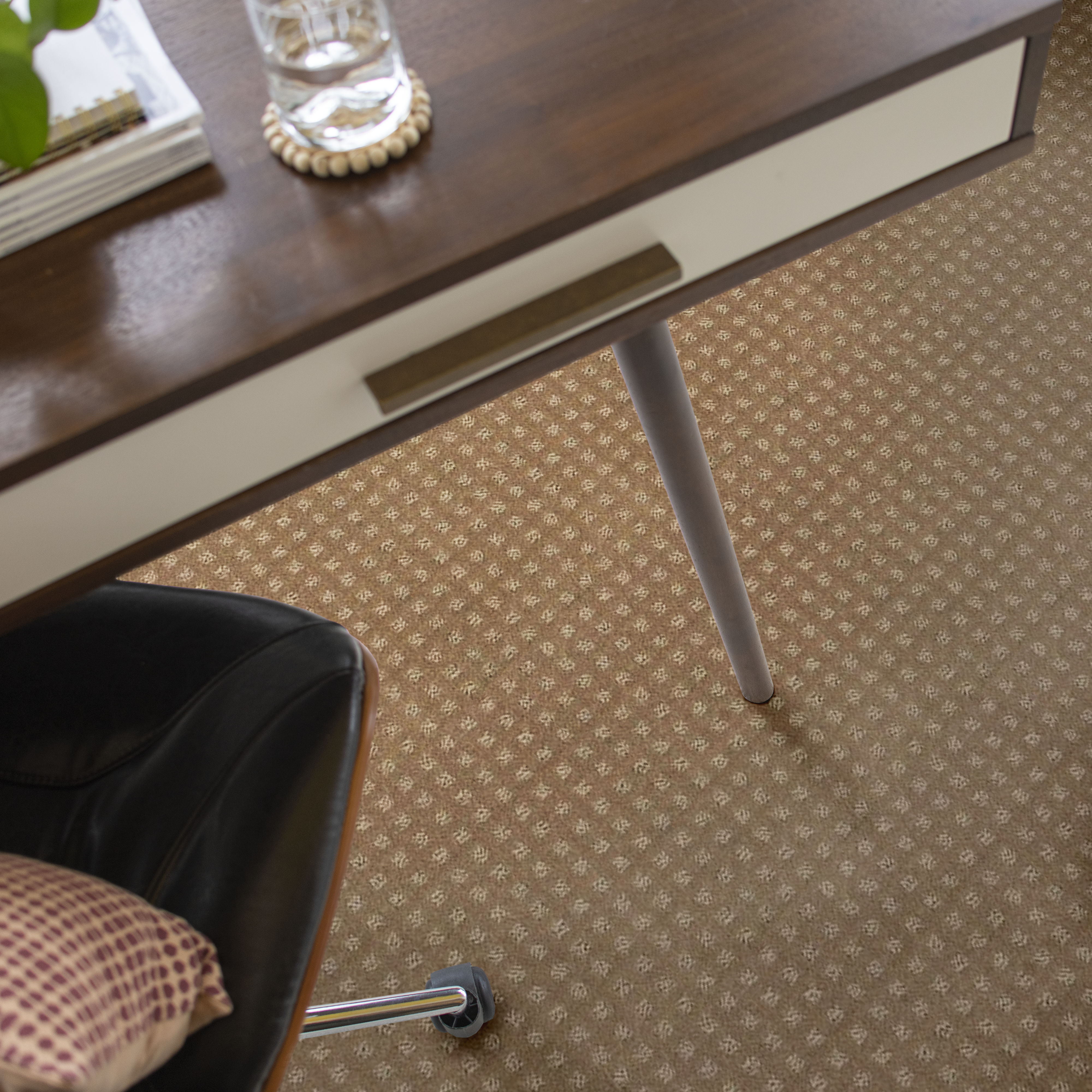 ALLURING DISPOSITION GROUNDED ROOM