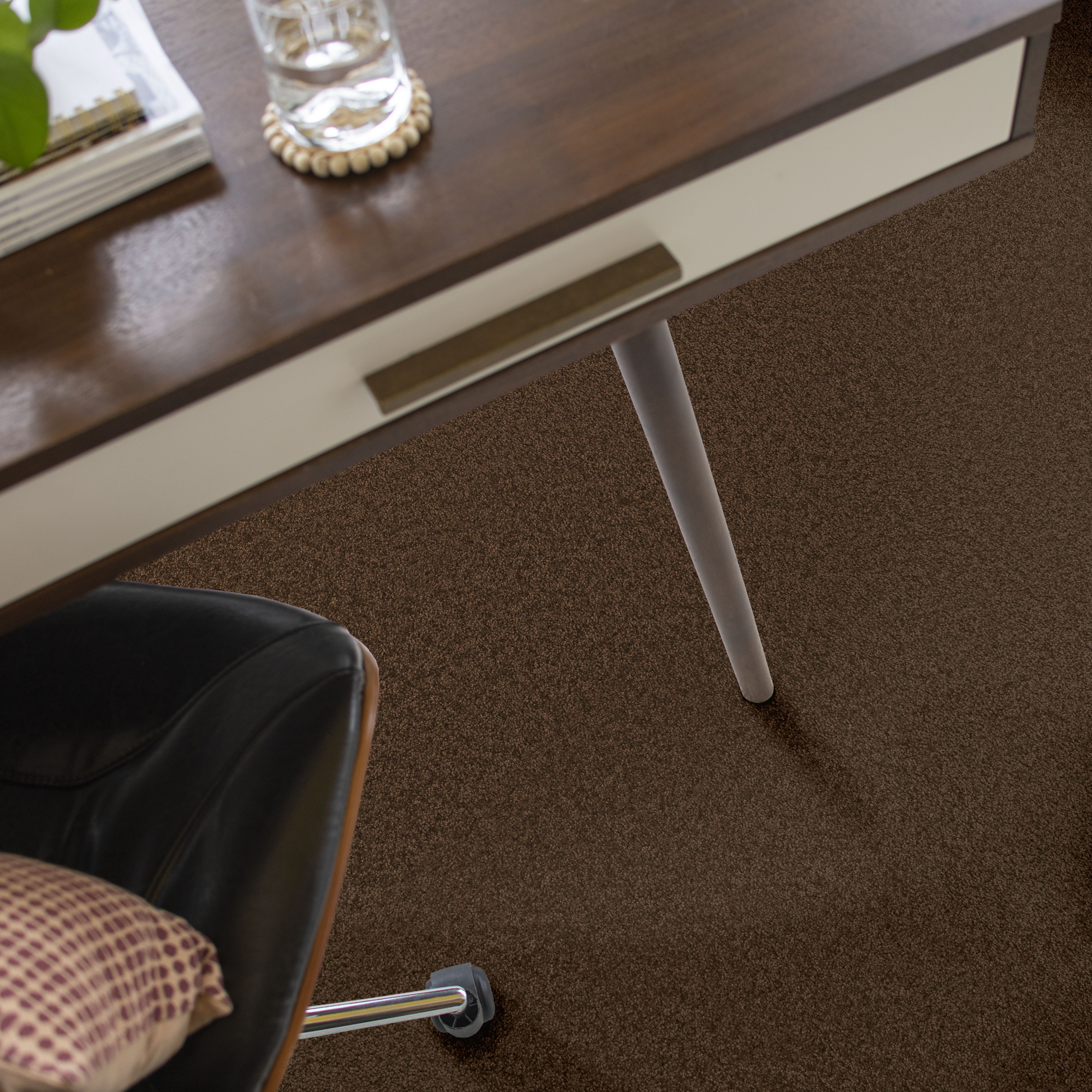 LOYAL BEAUTY III APPLE BUTTER ROOM