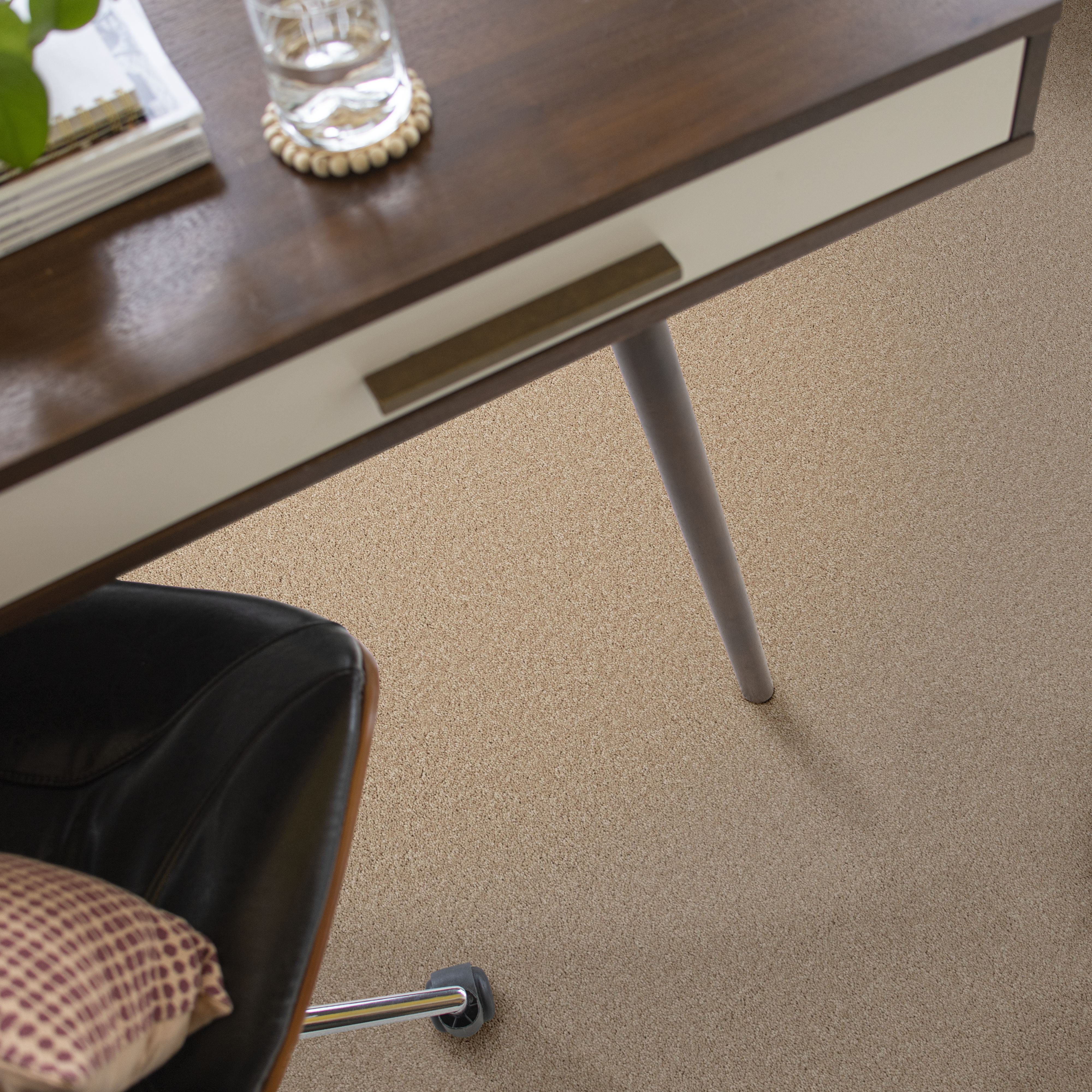 JEALOUSY ALL NATURAL ROOM