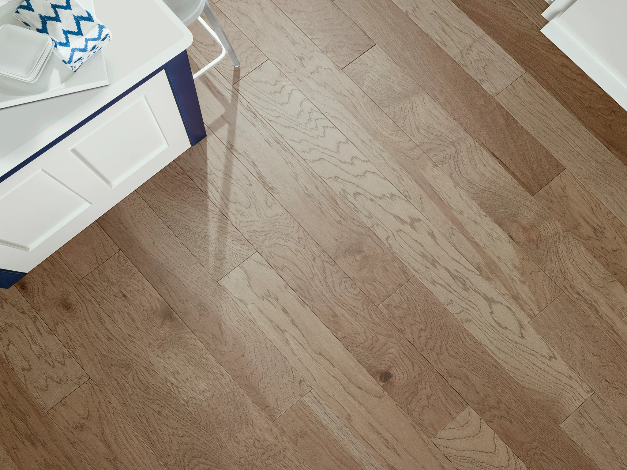 Campbell Creek Smooth HW669 02026 | Shaw Builder Flooring