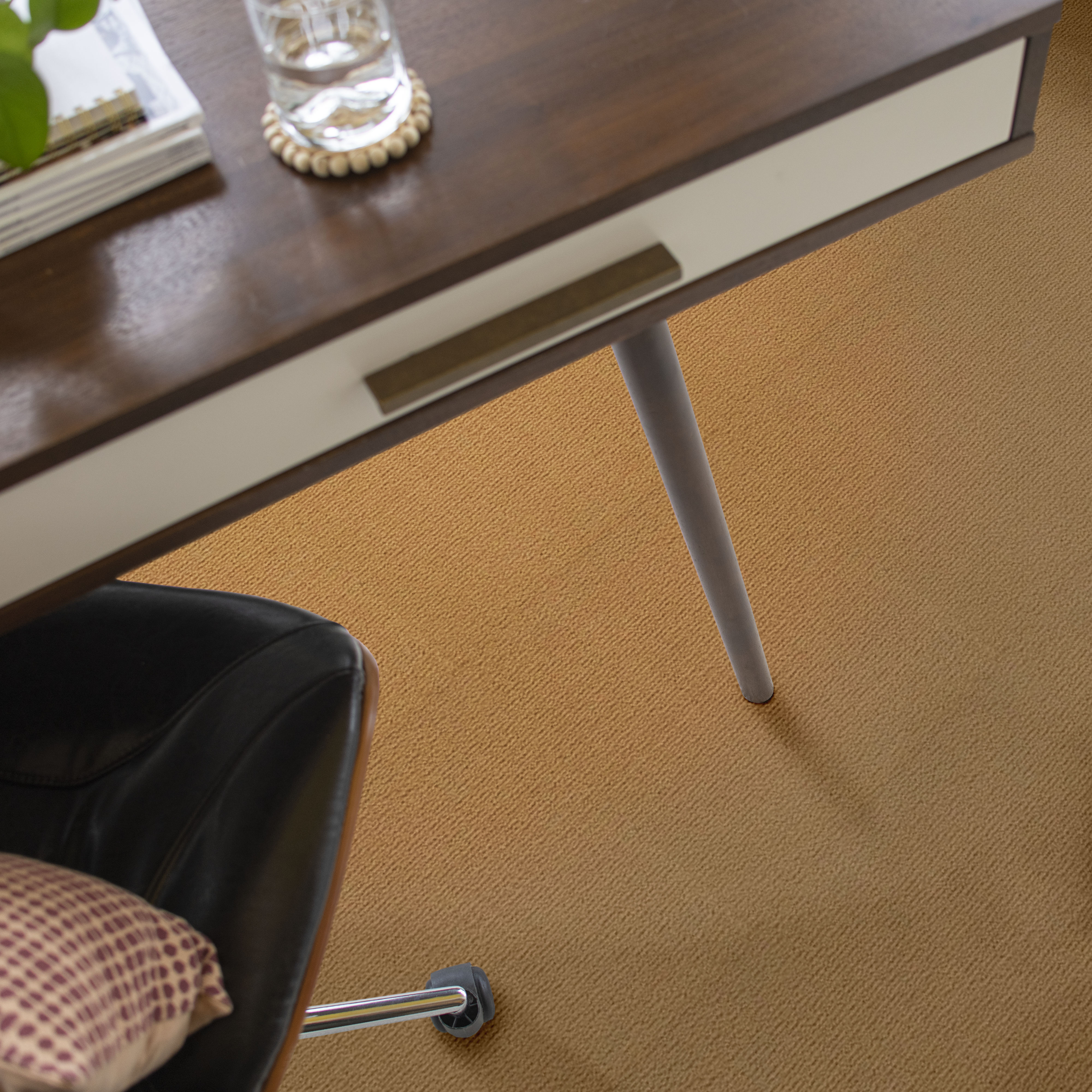 CASUAL MOOD COLONIAL GOLD ROOM