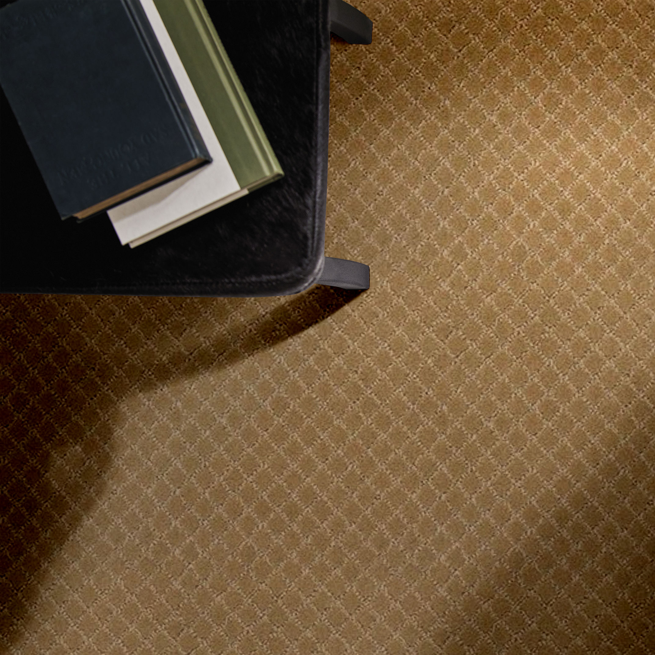 PAWNACHE GOLDEN STRAW ROOM