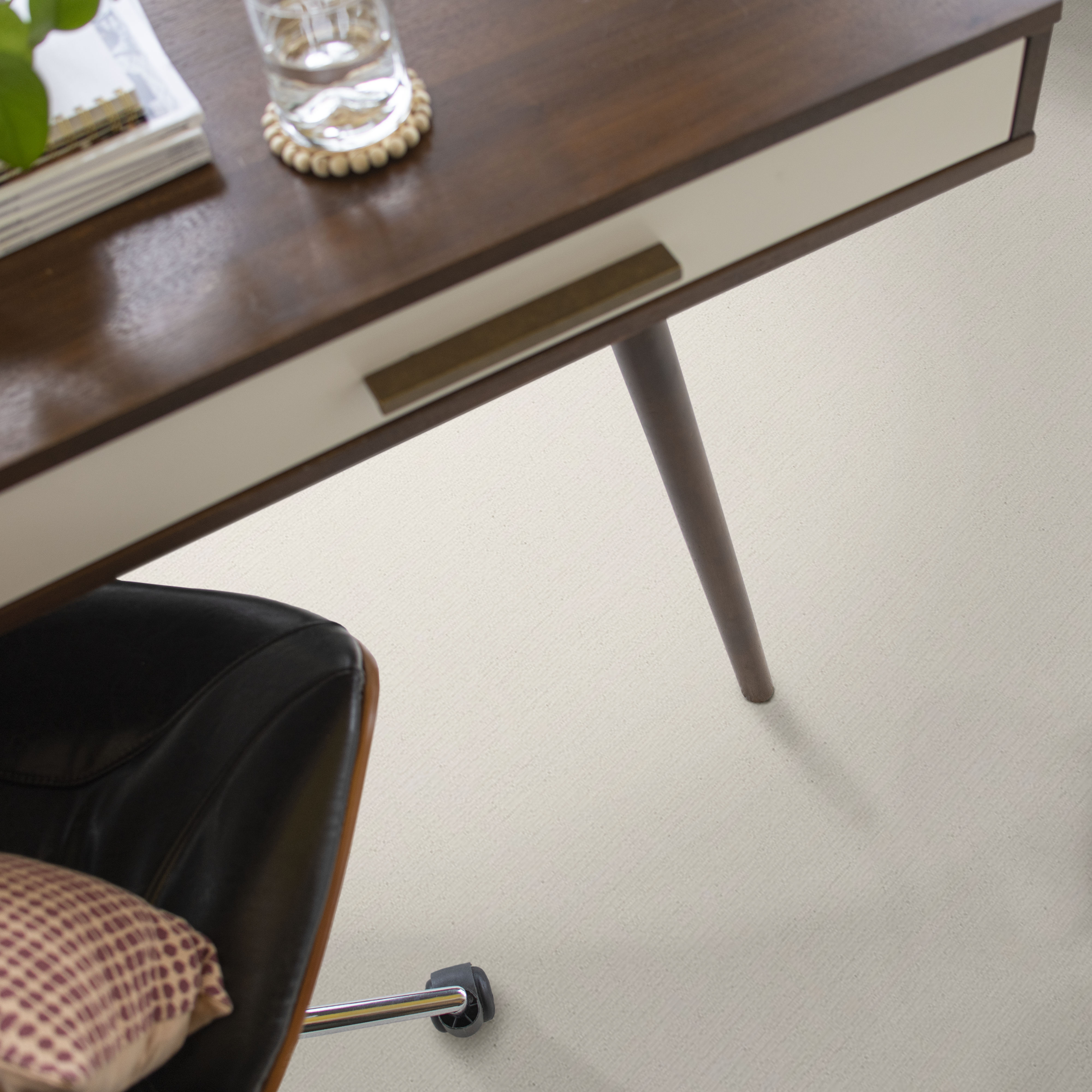 DYNASTY SOLAR ROOM in room