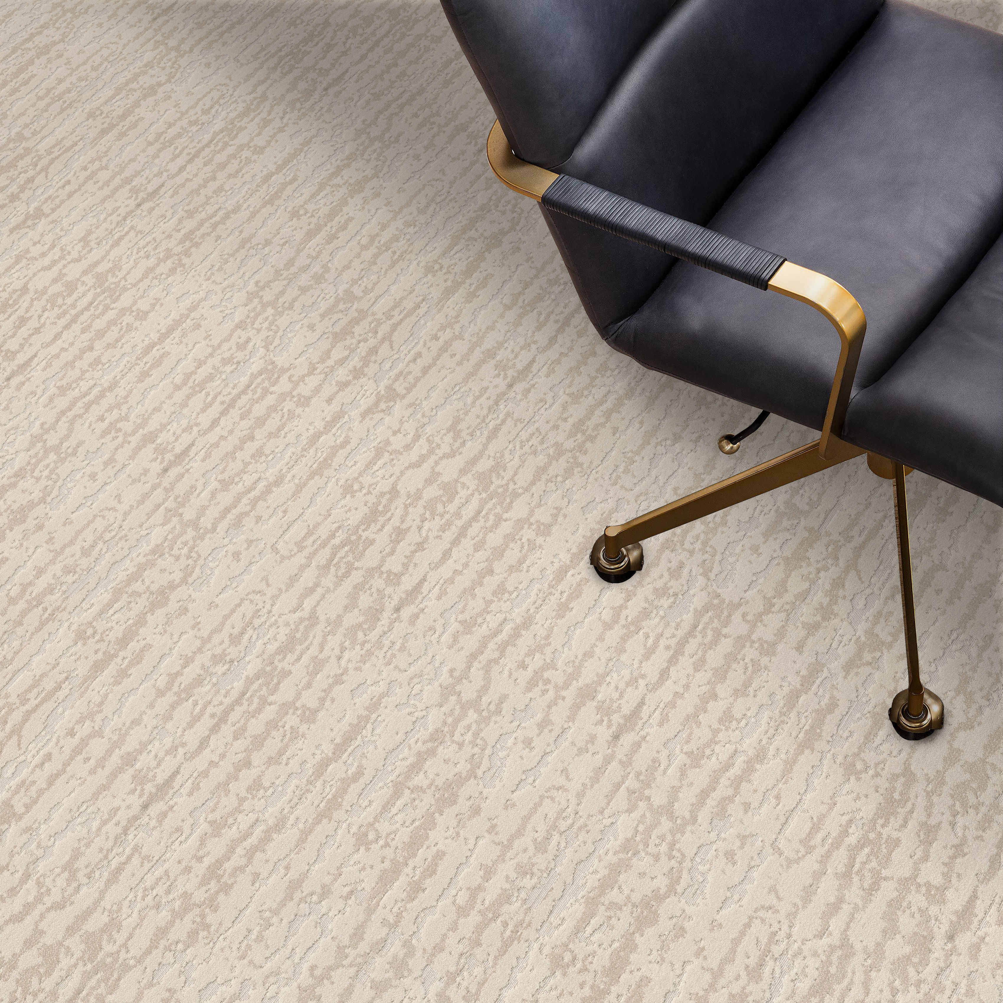 MING DAYLILY ROOM in room