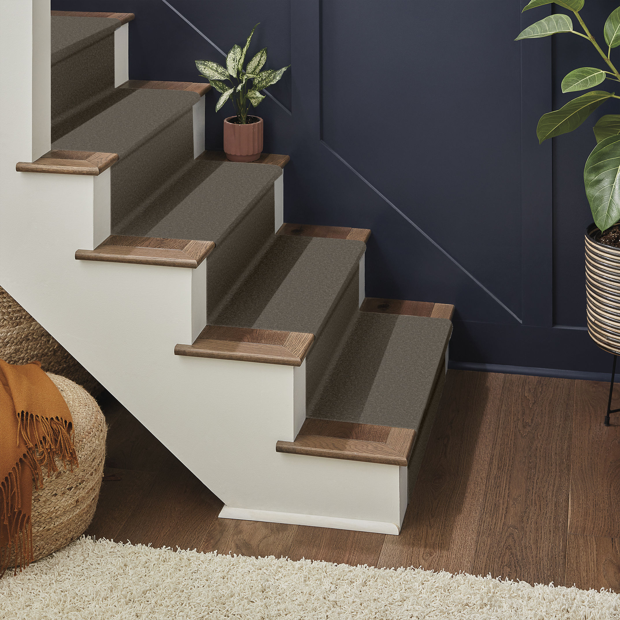 ENDURING CHARM HIGHRISE ROOM