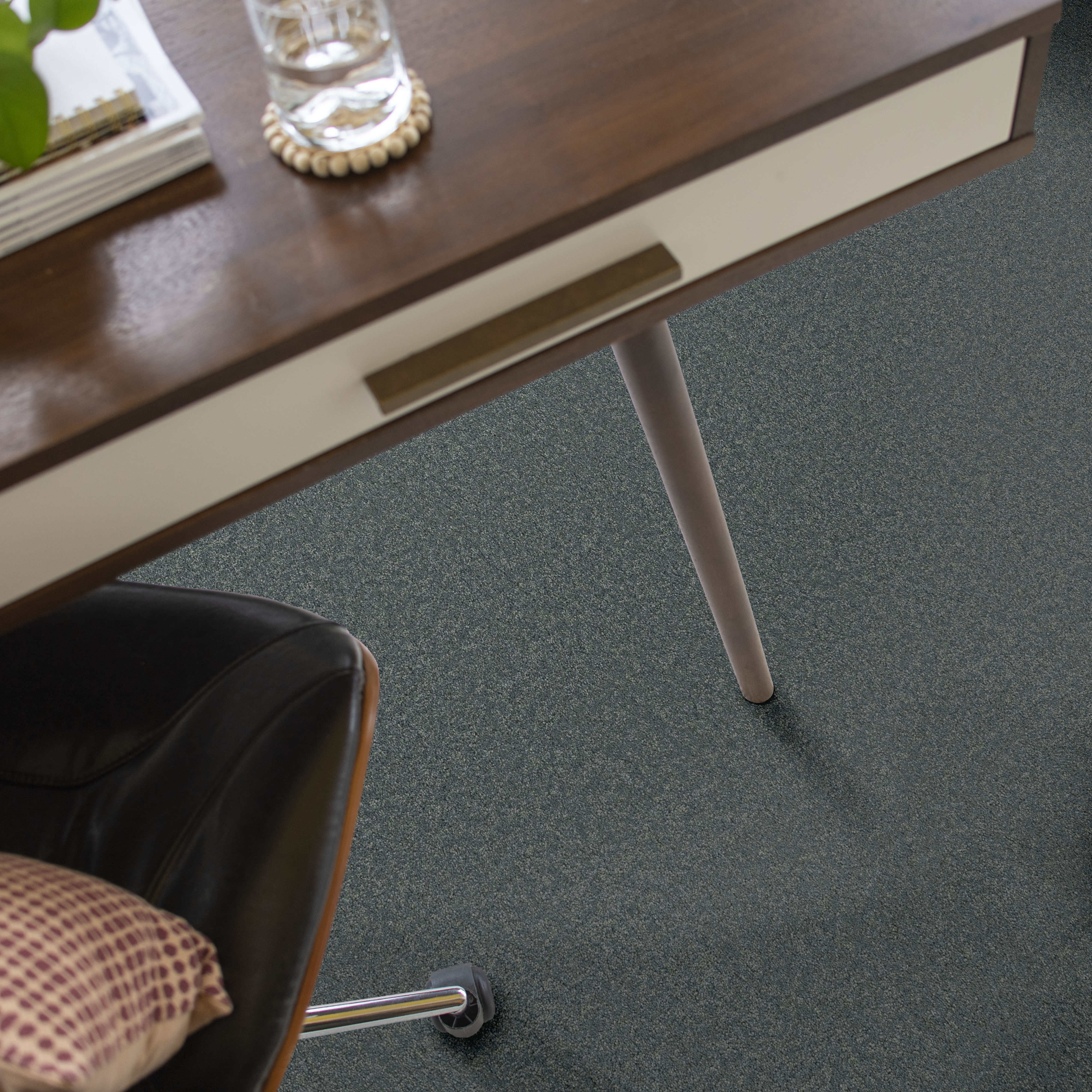 ELEGANT BEAUTY PEARL BLUE ROOM in room