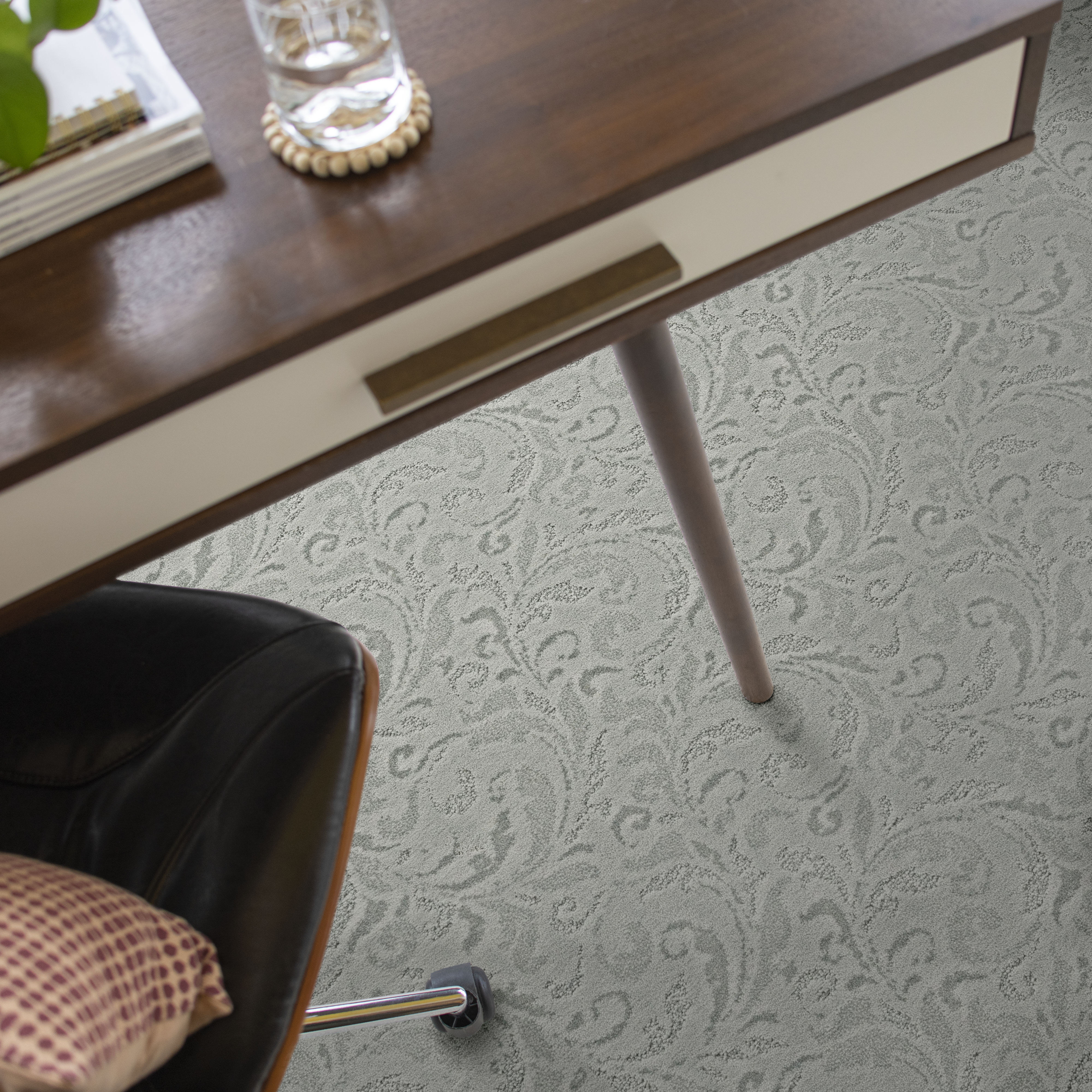 CHARISMATIC SILENCE ROOM in room