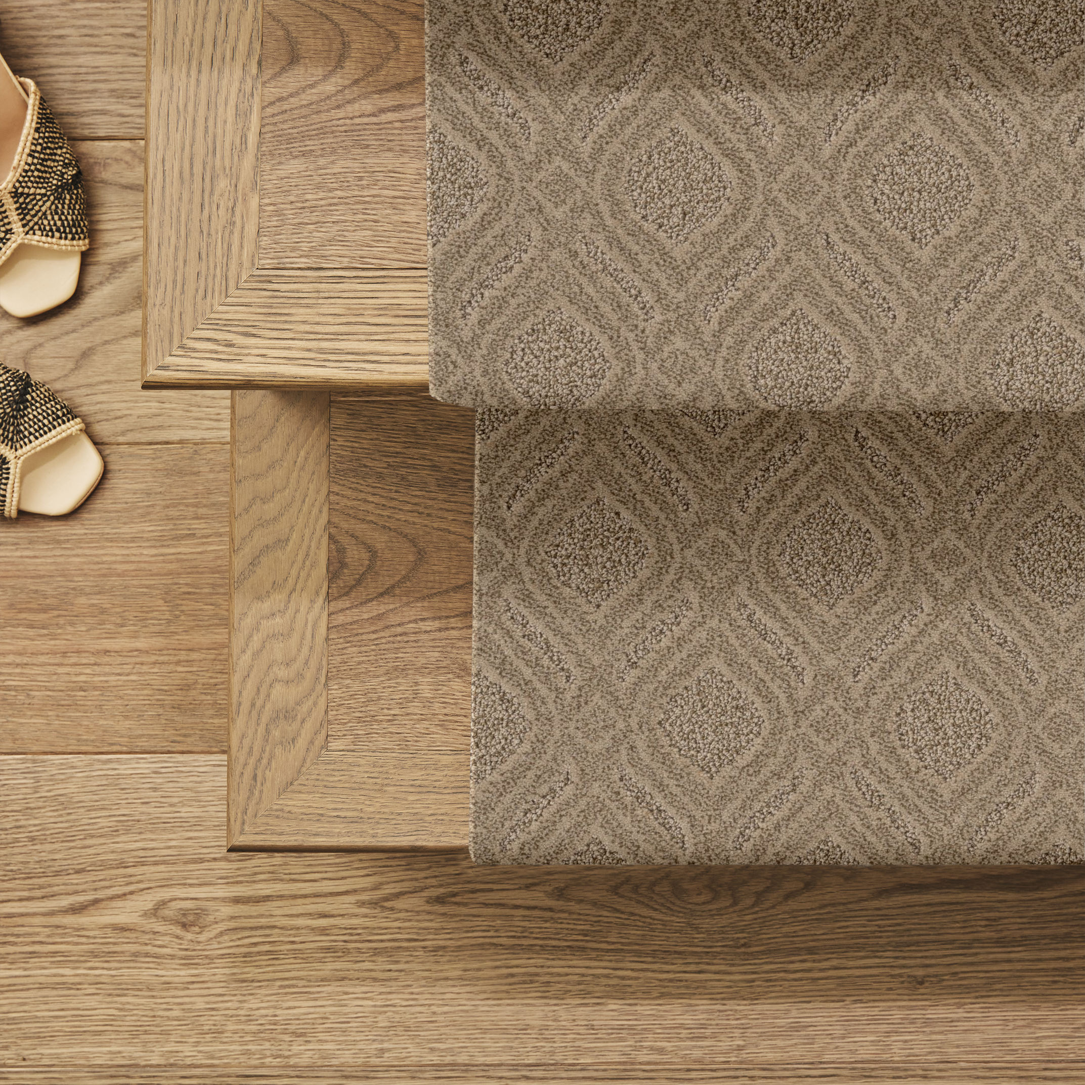 EXPRESSIVE WINDSWEPT ROOM