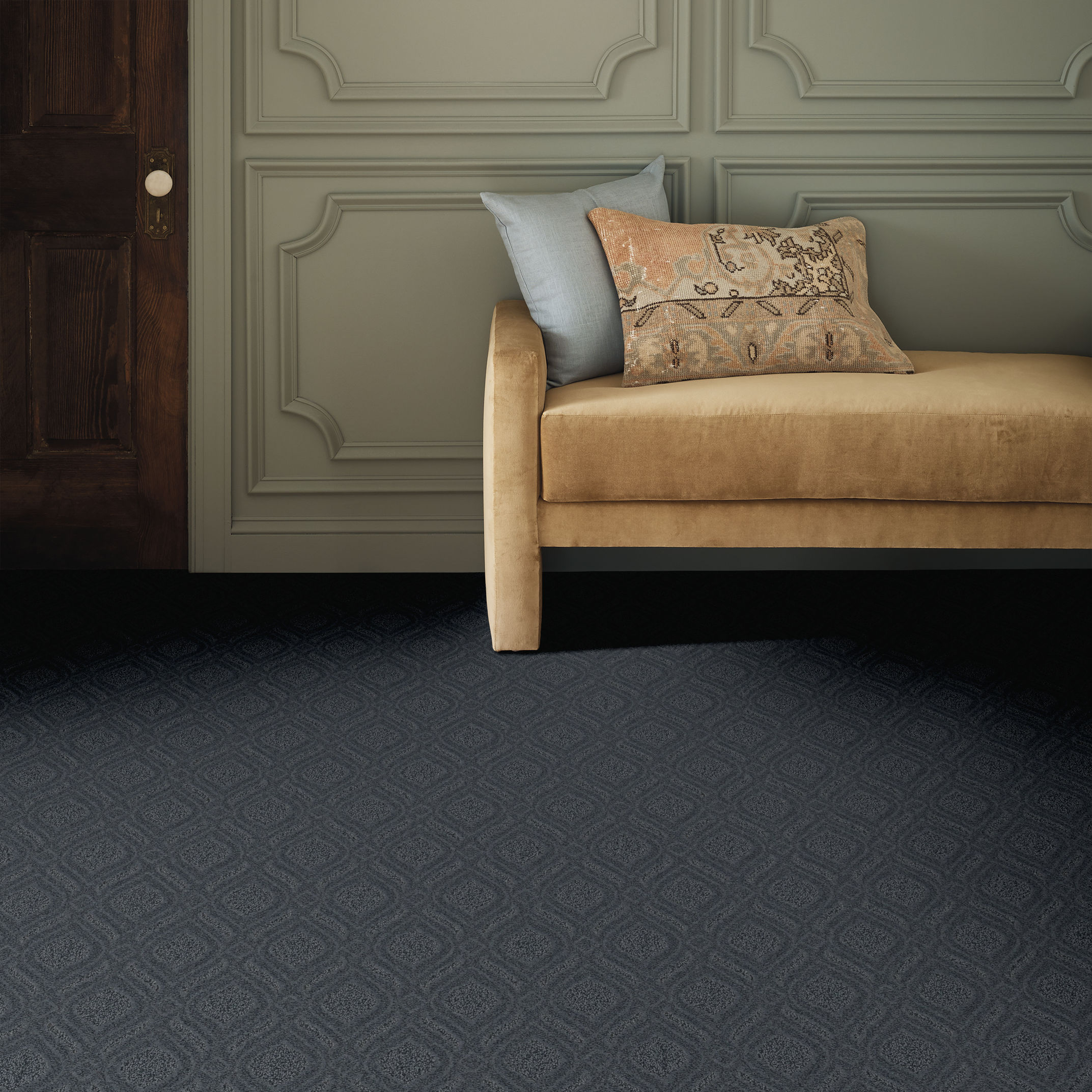 EXPRESSIVE GRAY SKIES ROOM