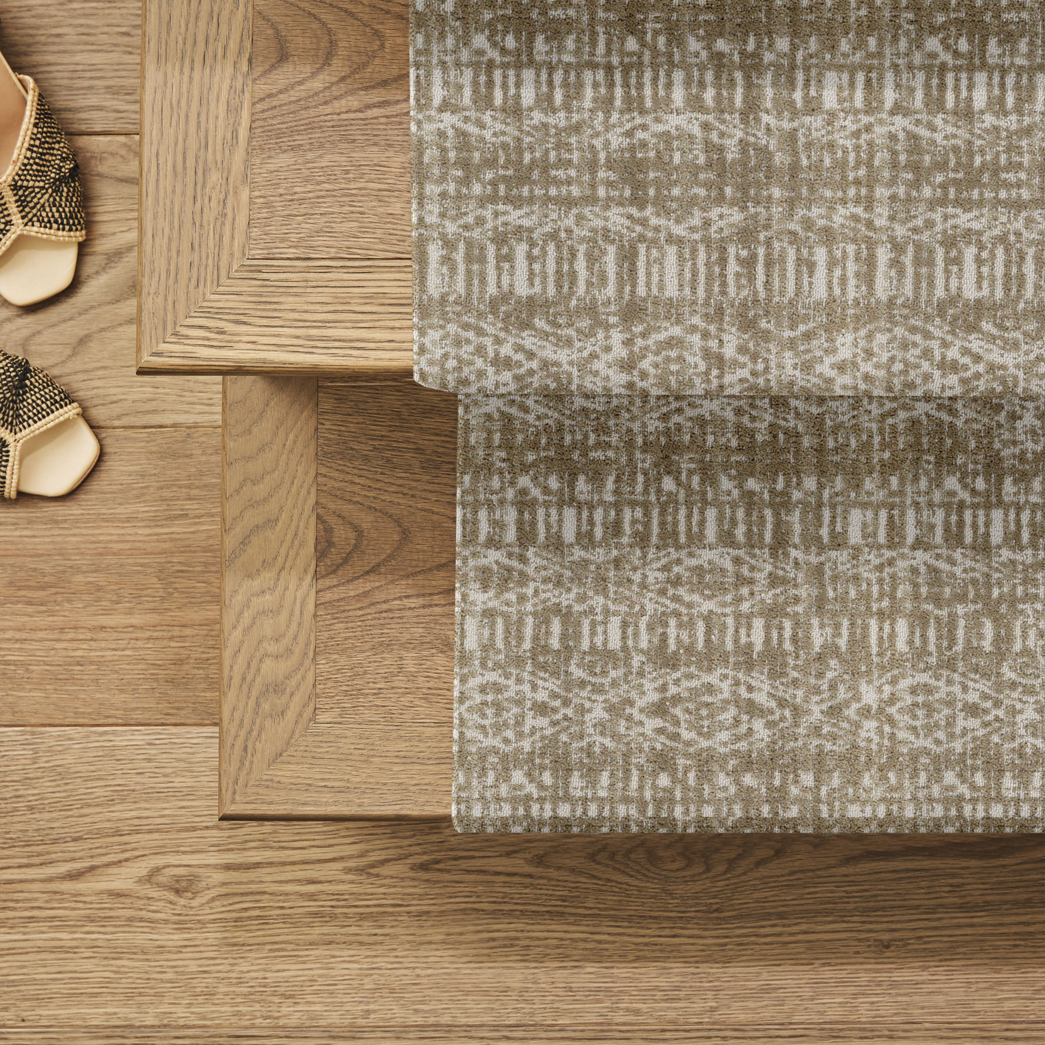 BATIQUE WARM LIGHT ROOM