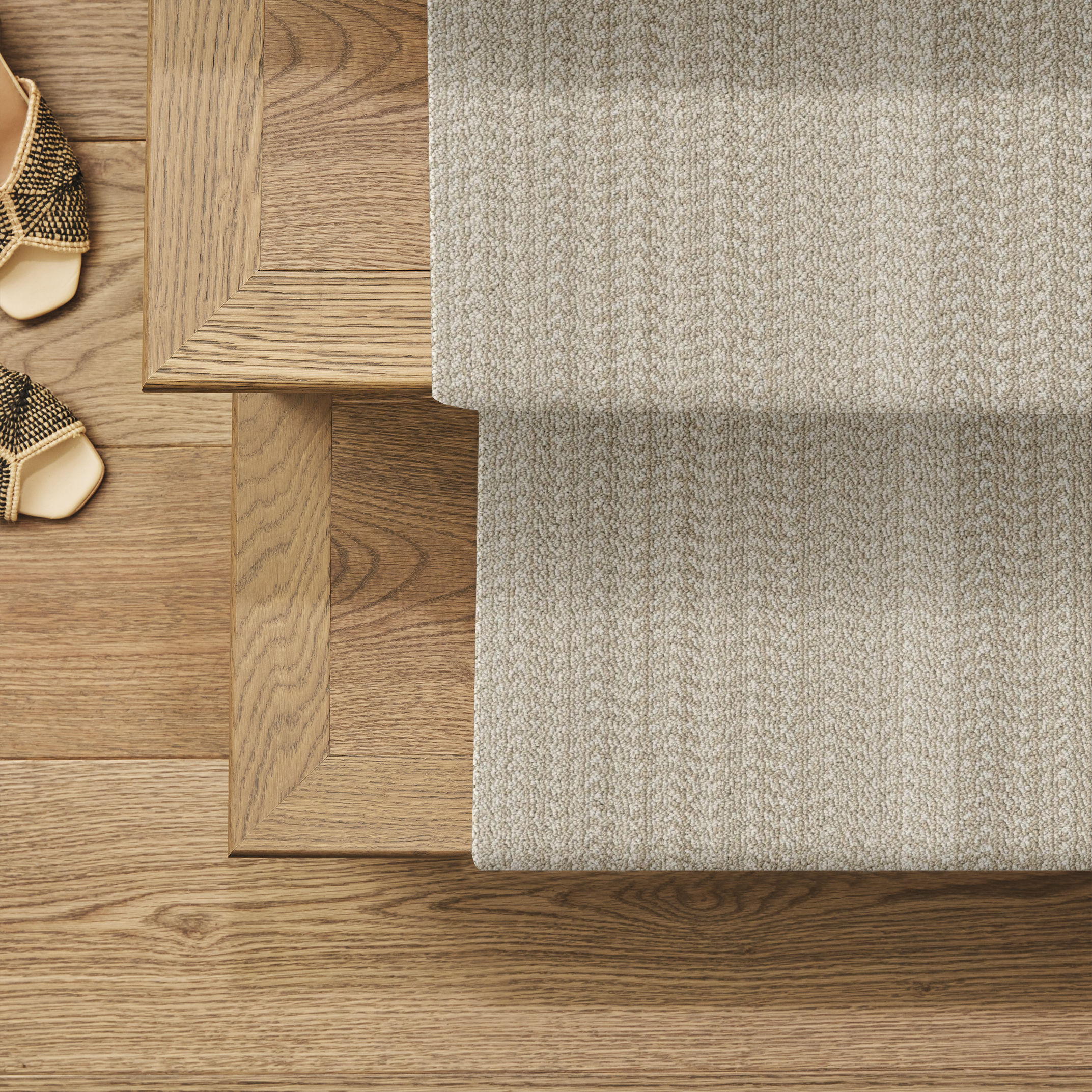 MARQUET CRYSTAL CHANDELIER ROOM