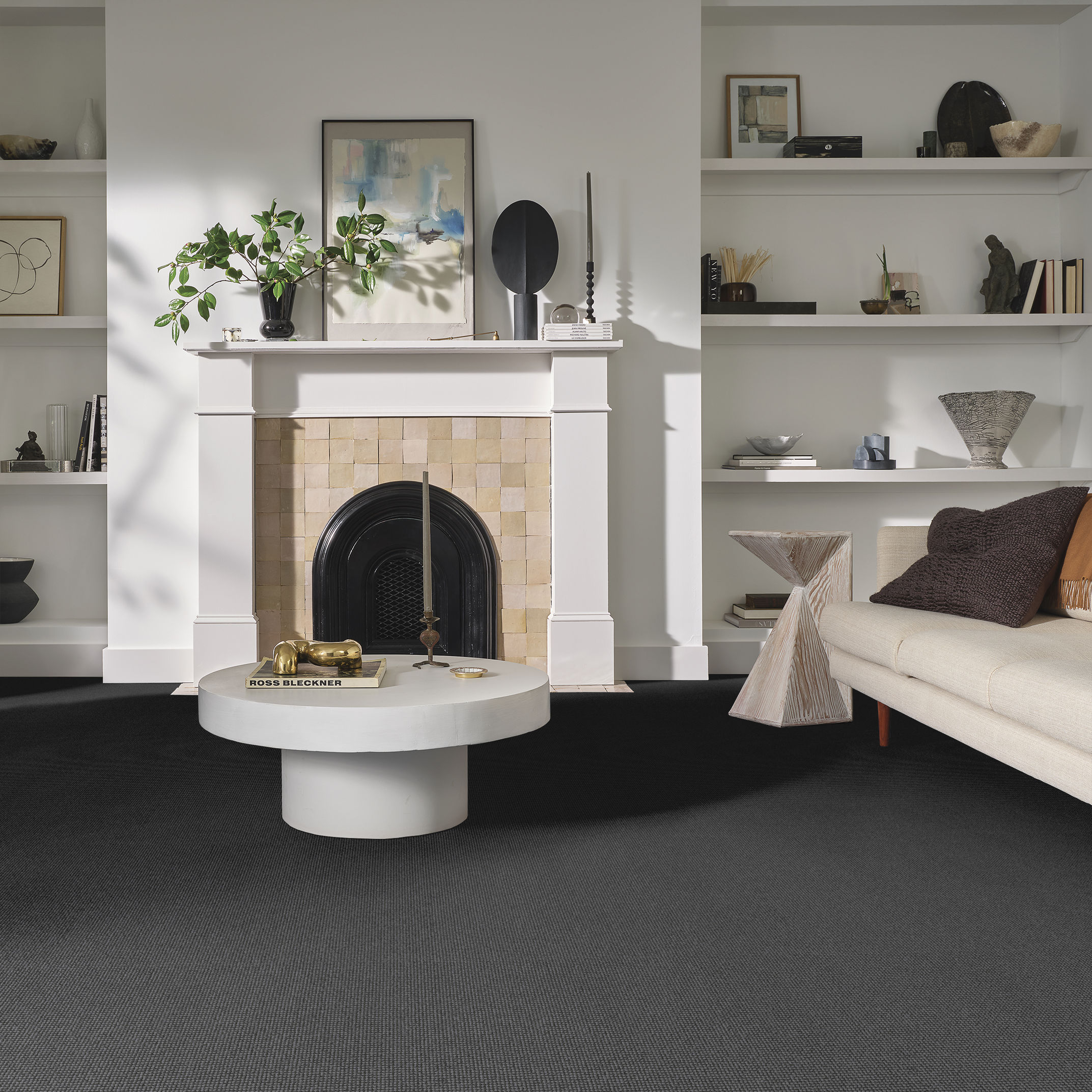 ALLURING OBSIDIAN ROOM