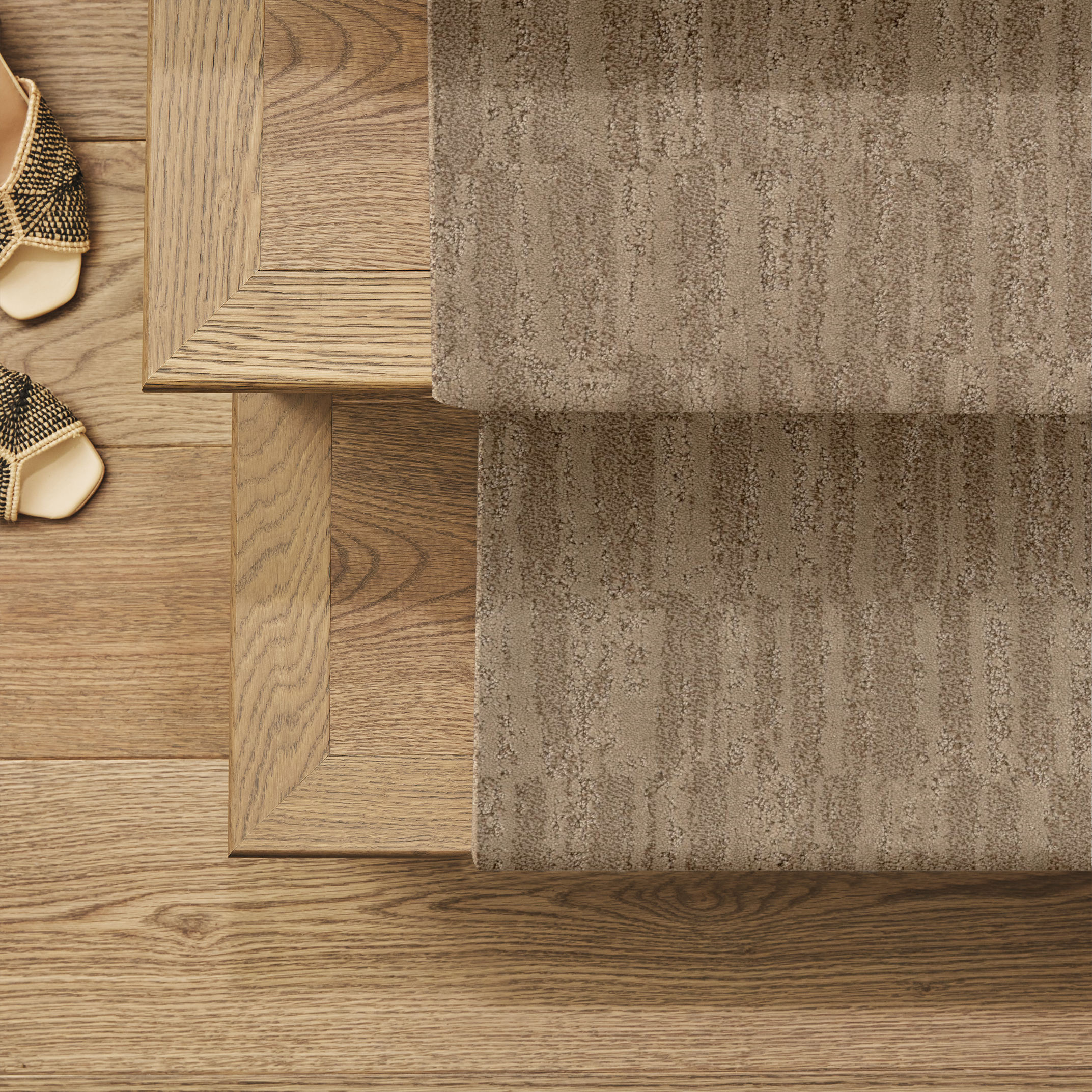 TRACE WOODGRAIN ROOM