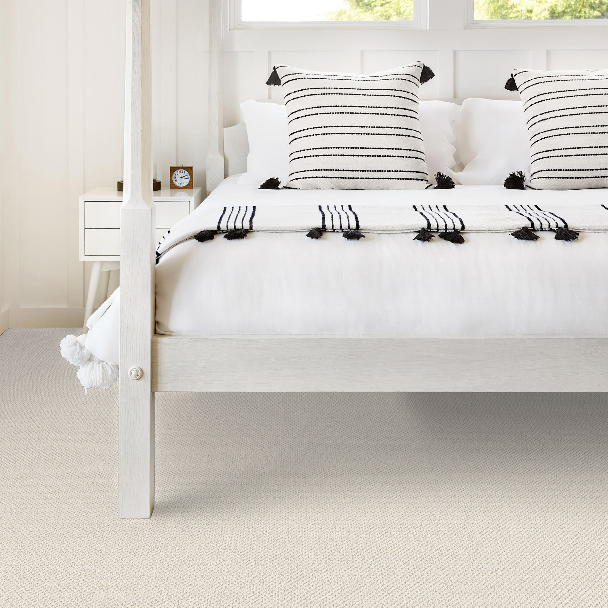 GRACIOUS CRISP LINEN ROOM in room