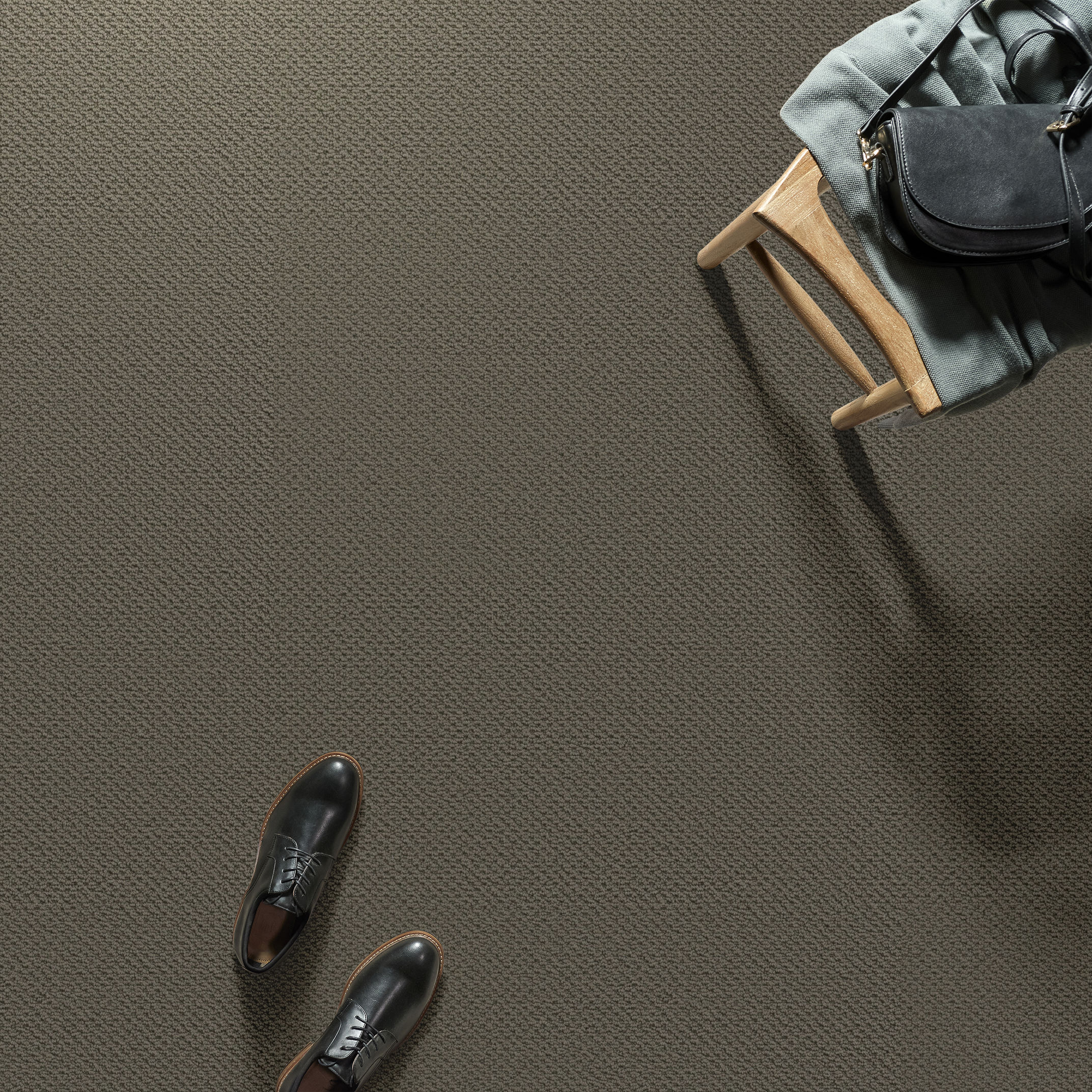 GRACIOUS THUNDER ROOM