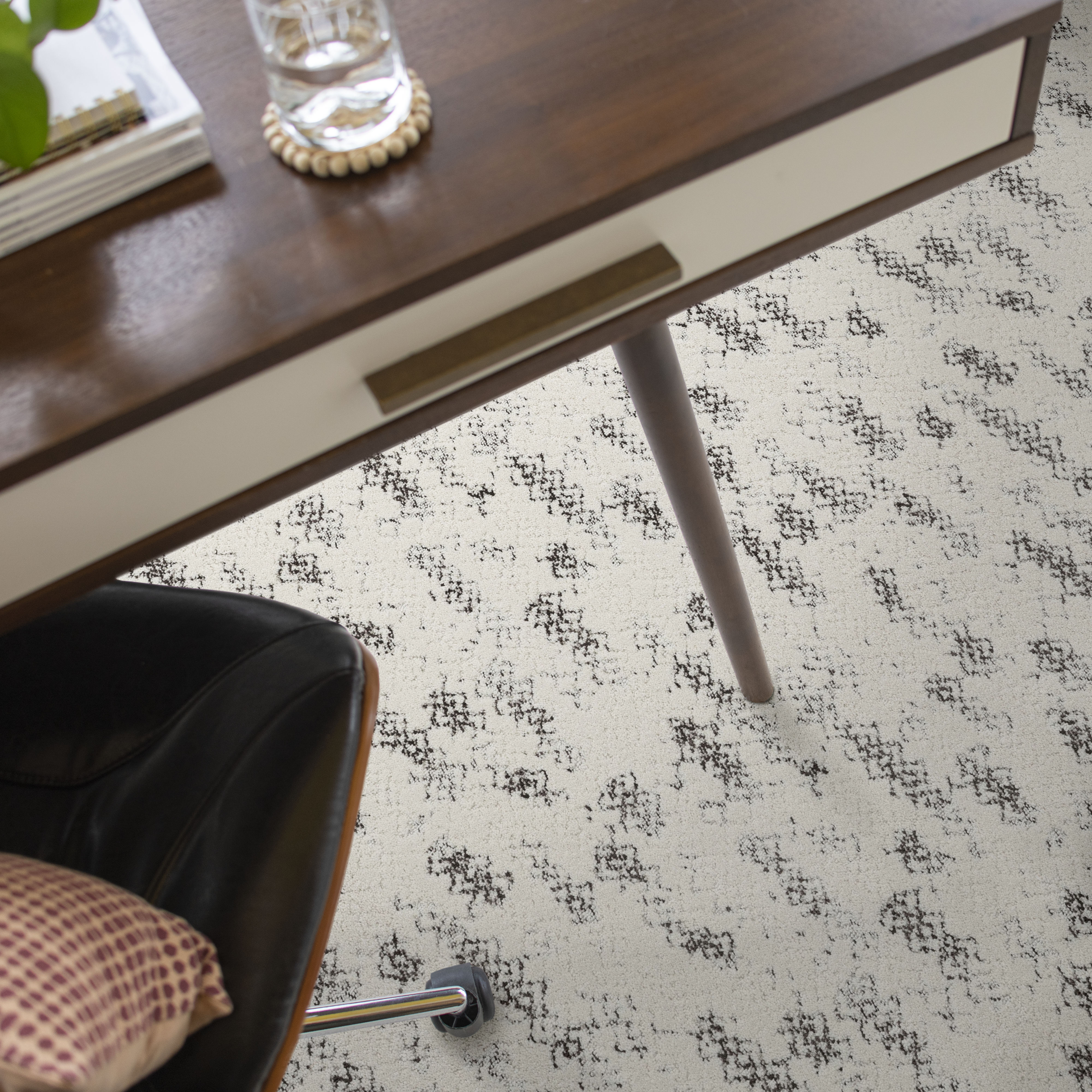 EVOKE GRANITE ROOM in room