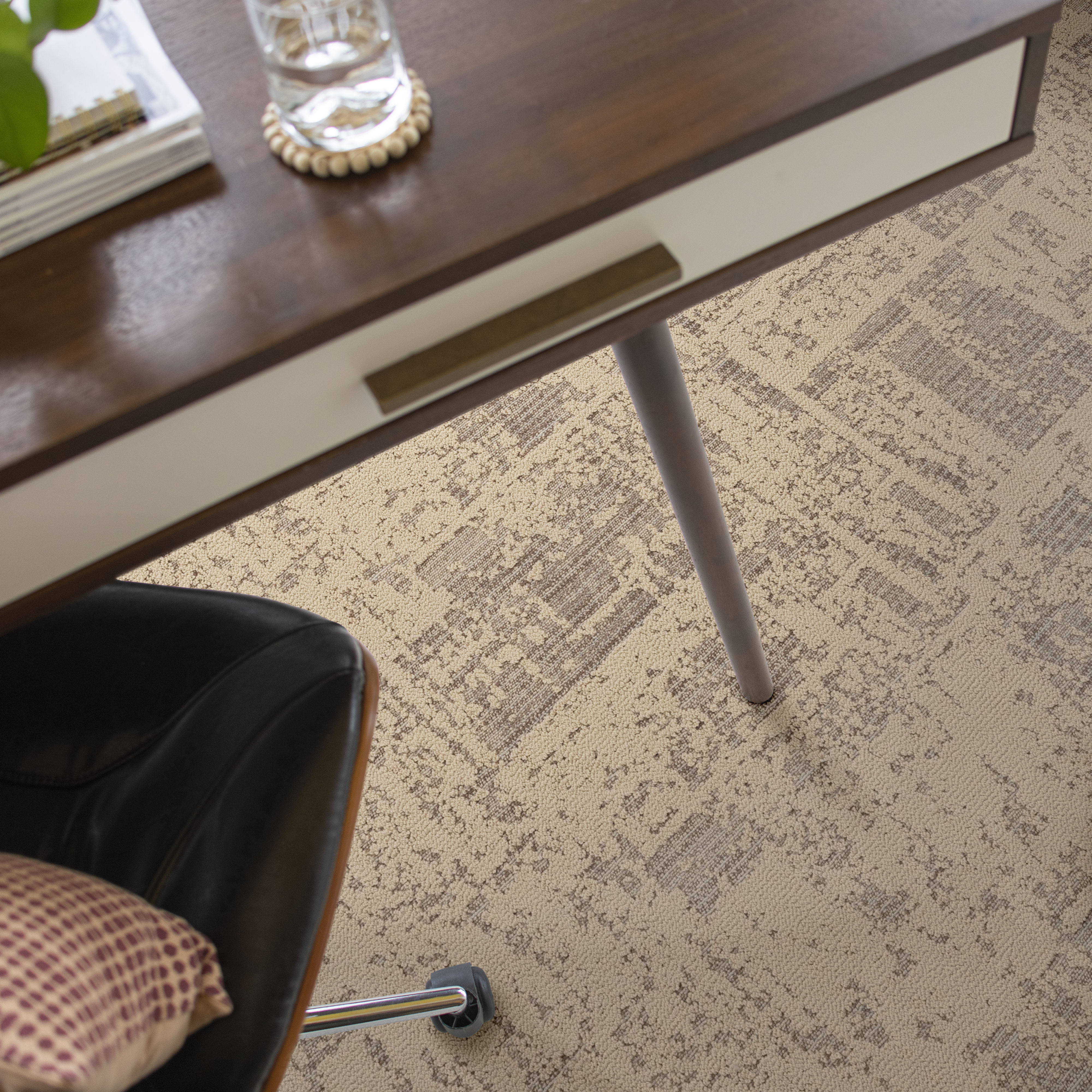 DISCOVER LAMP GLOW ROOM in room