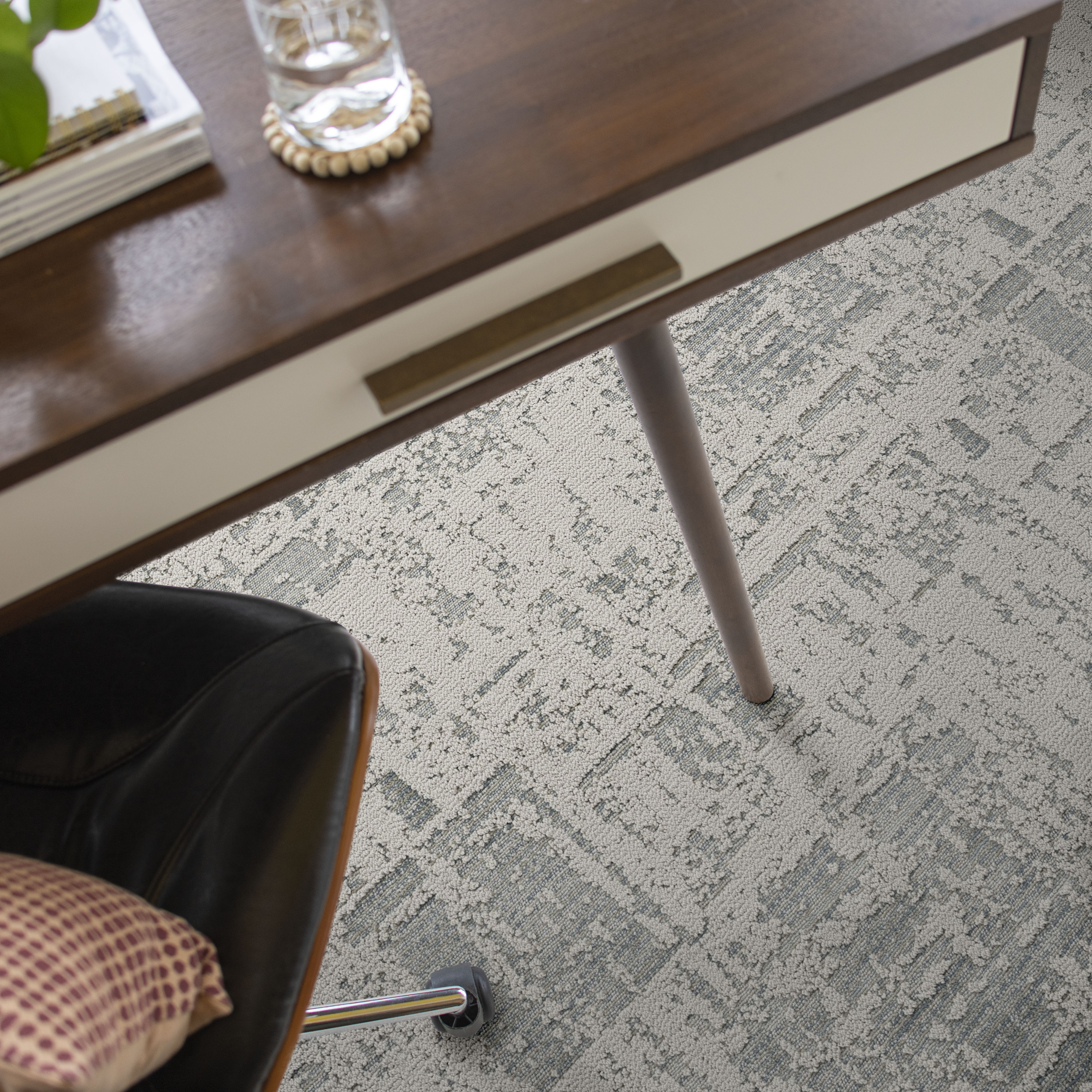 DISCOVER SEA BREEZE ROOM in room