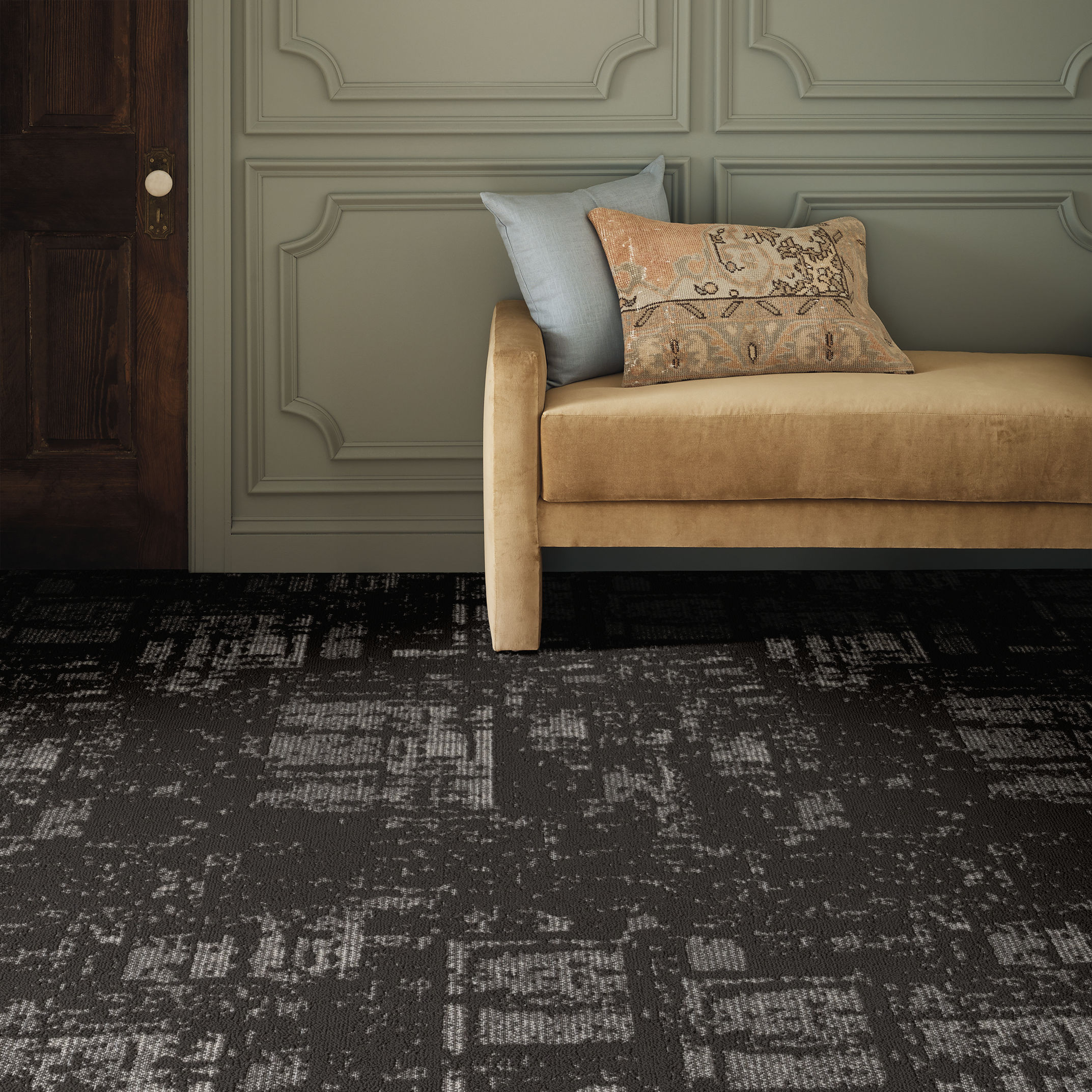 DISCOVER CHARCOALS ROOM