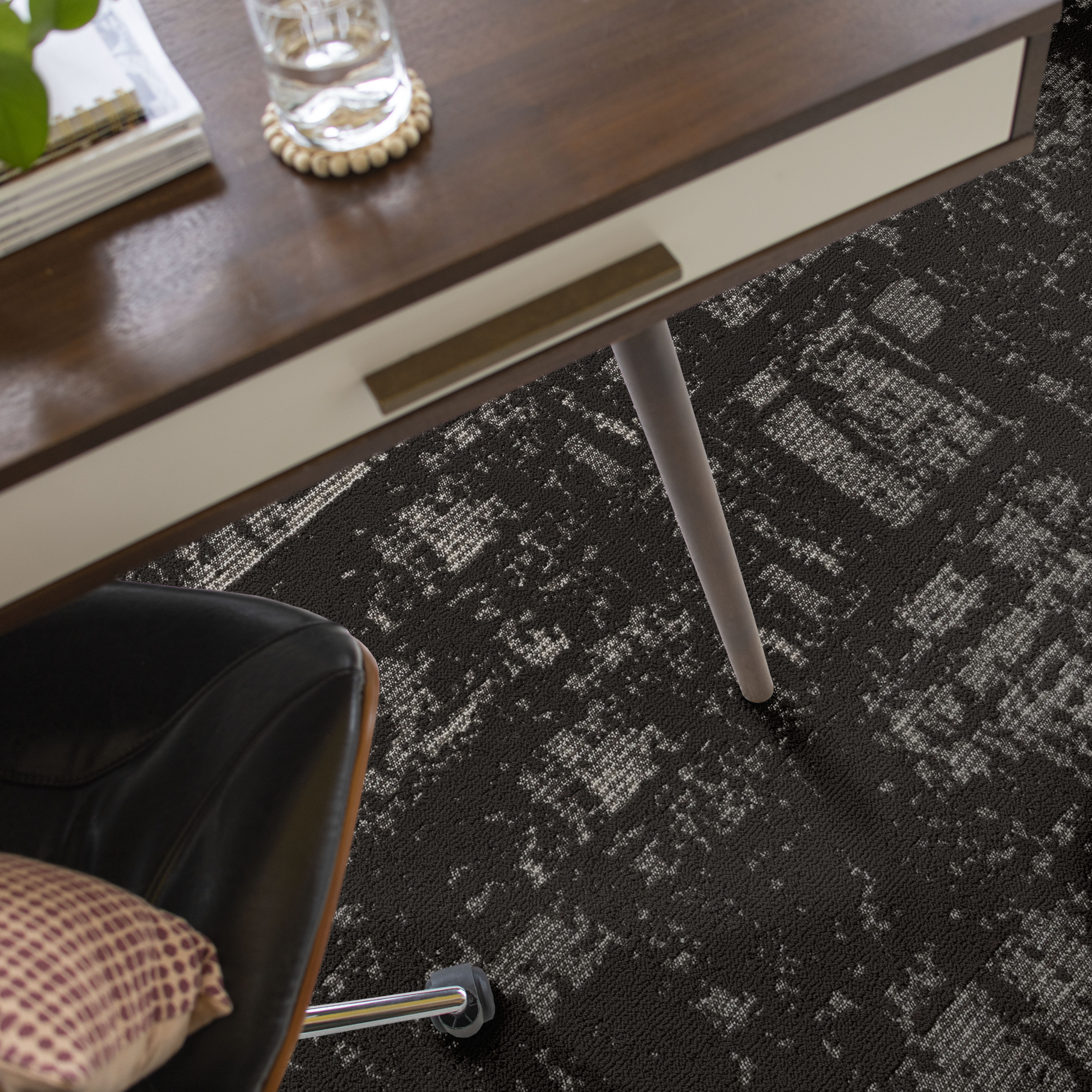 DISCOVER CHARCOALS ROOM in room