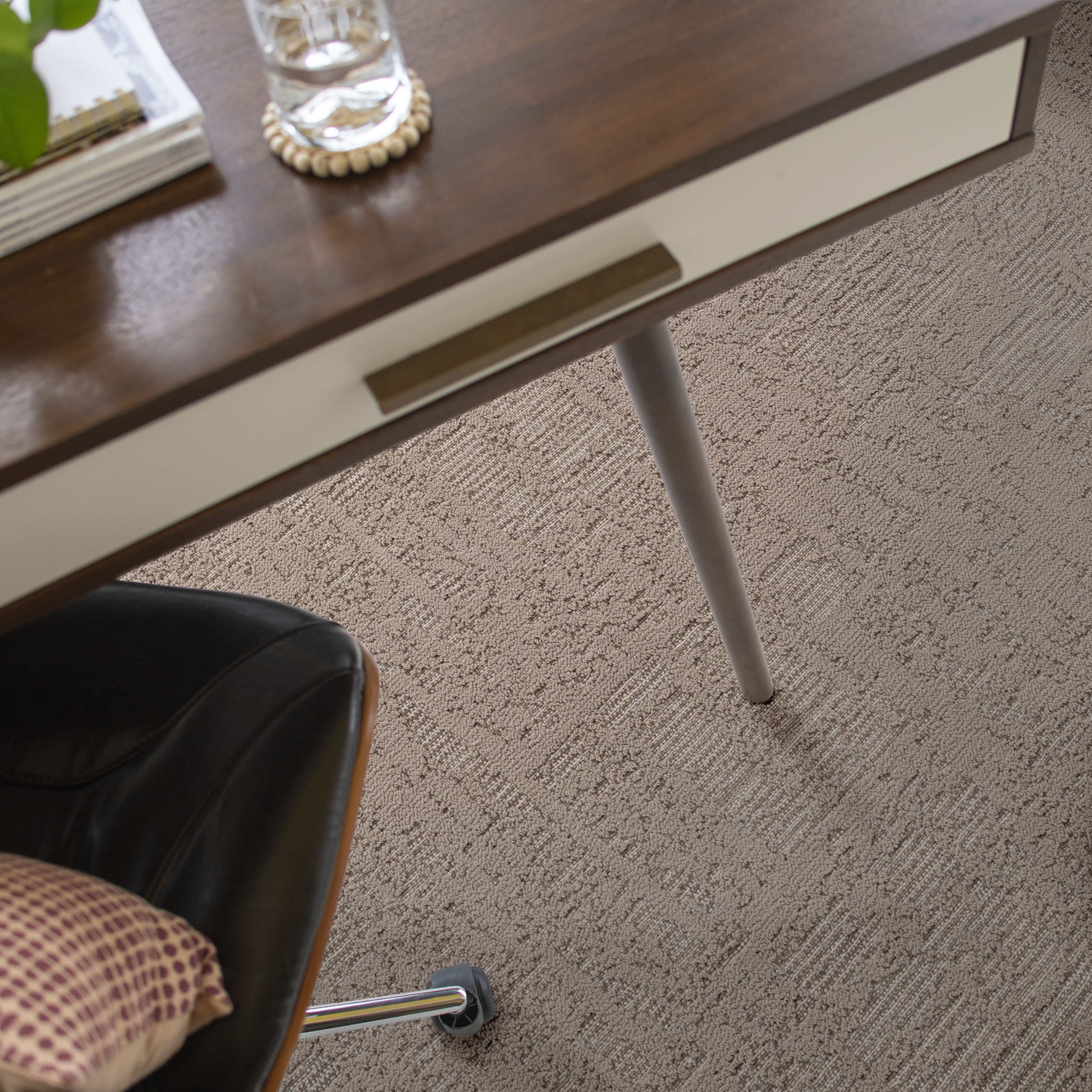 DISCOVER PEBBLE PATH ROOM in room