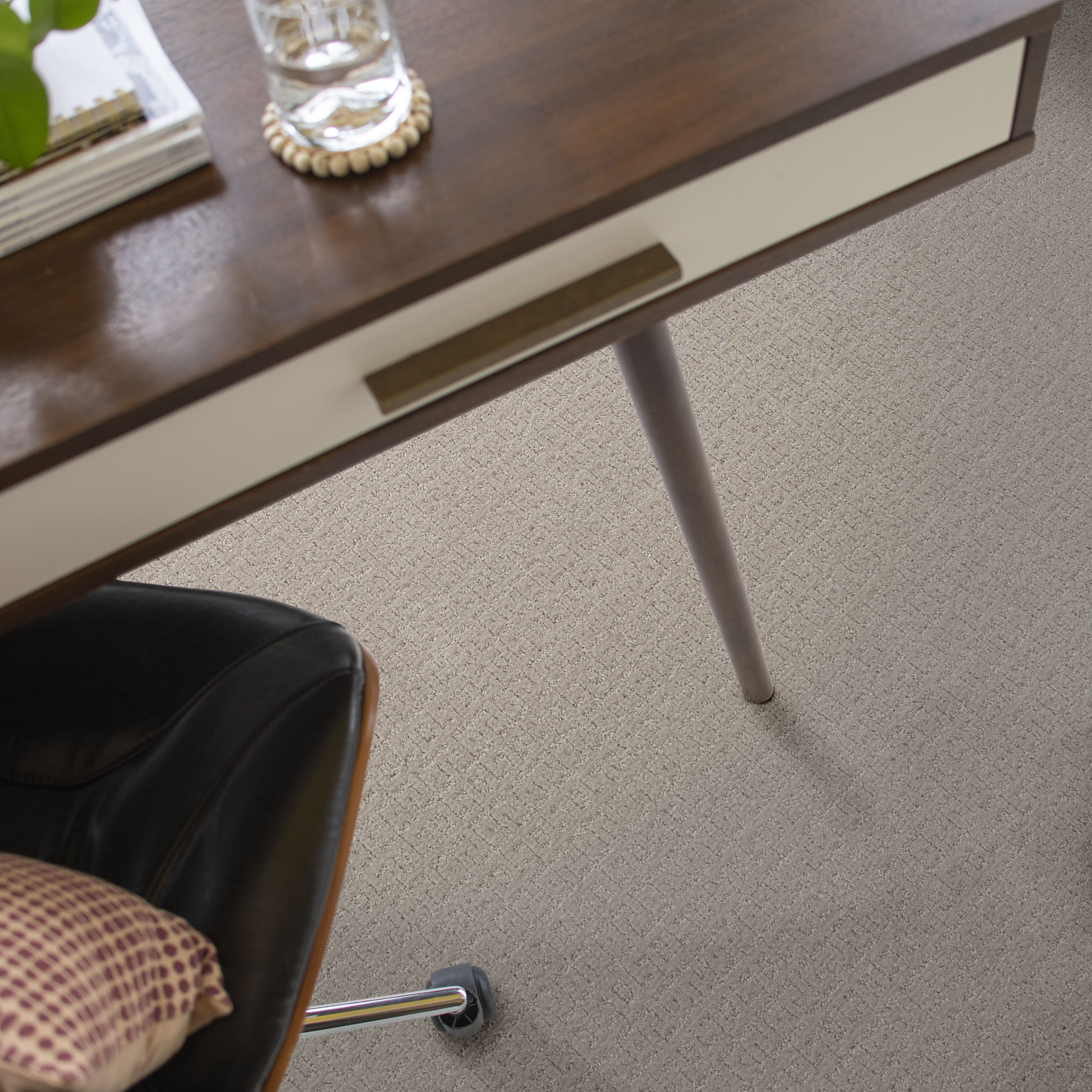 VIGNETTE WHISPER ROOM in room