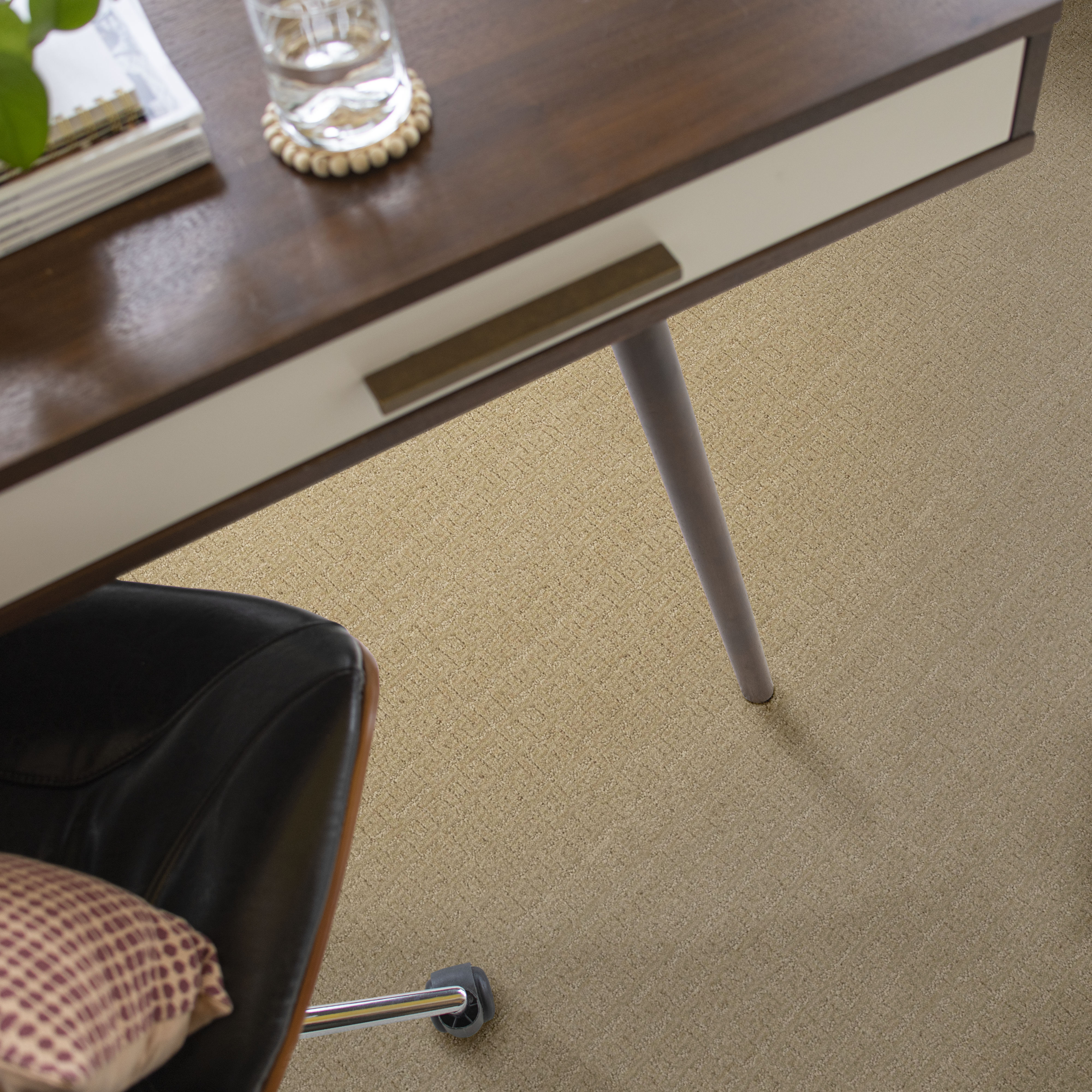 VIGNETTE CHAMPAGNE ROOM in room