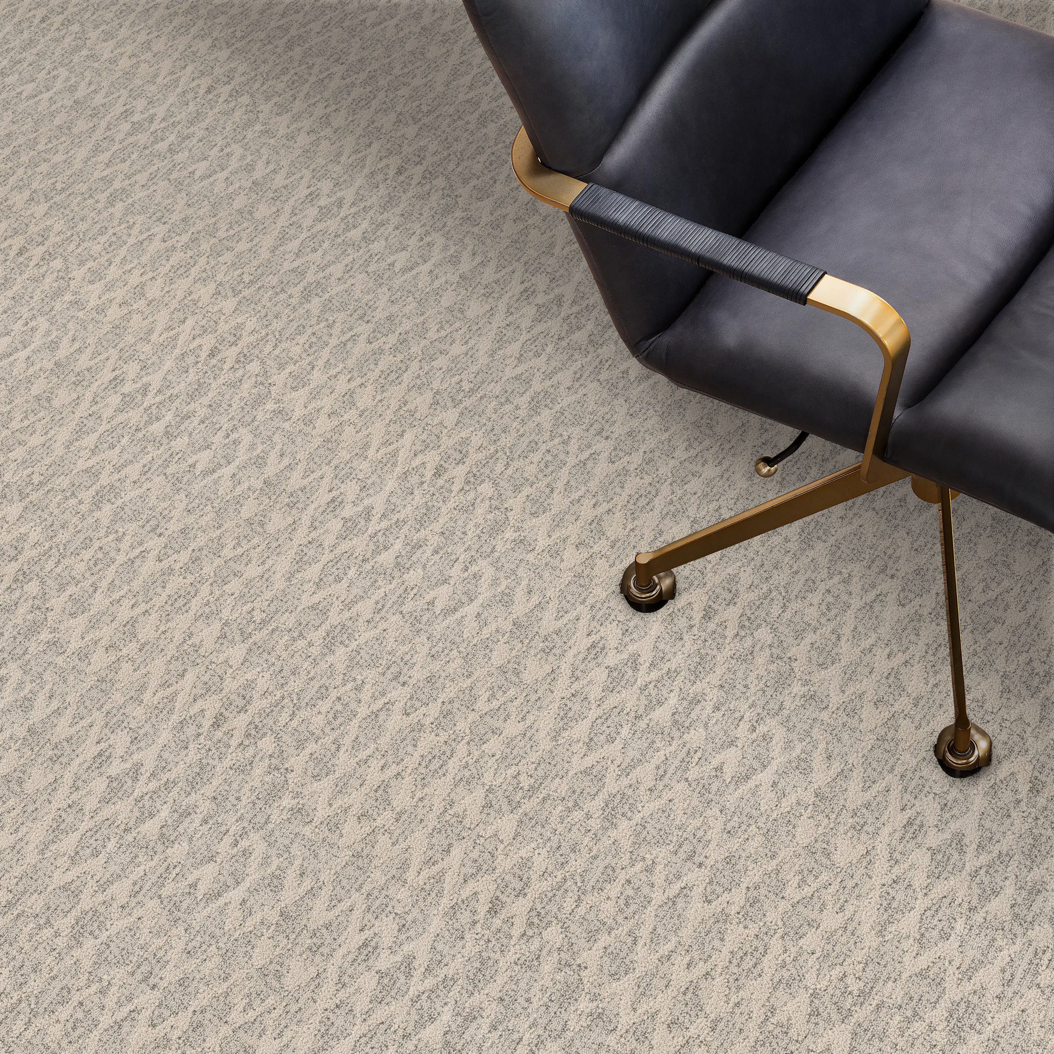 ILLUMINATION POSH ROOM in room