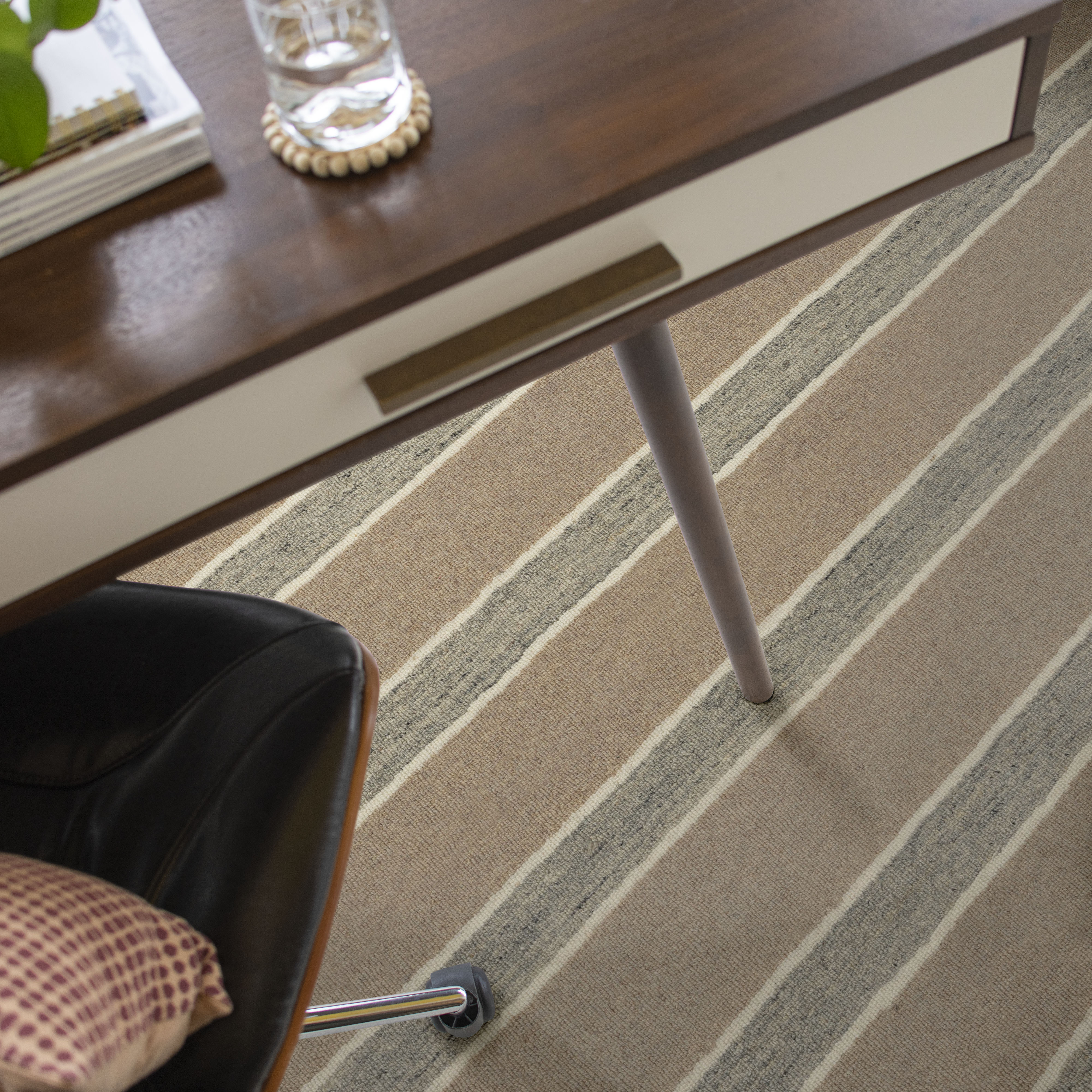 GALLERY GARDEN PATH ROOM in room