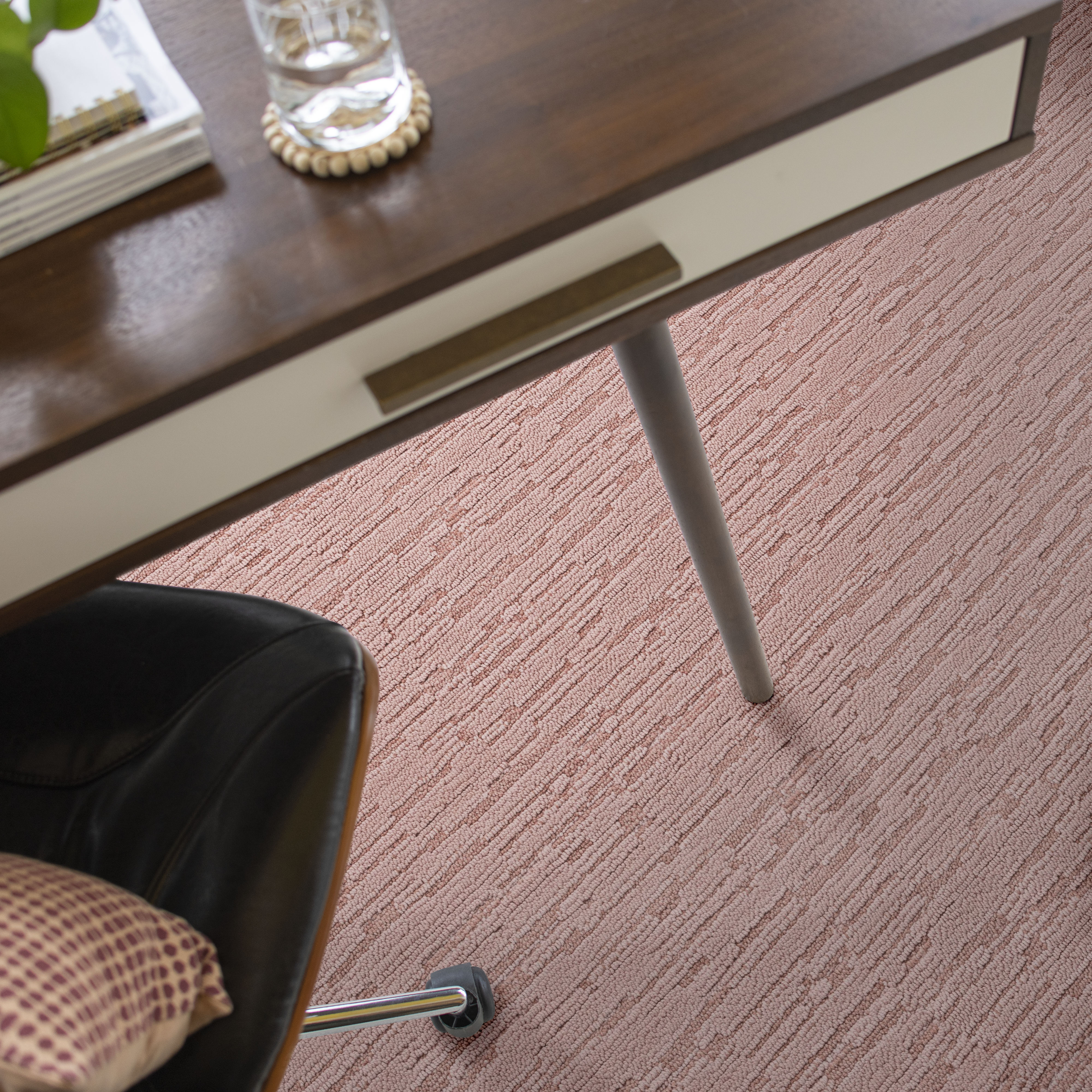 LOOM VINTAGE ROSE ROOM in room