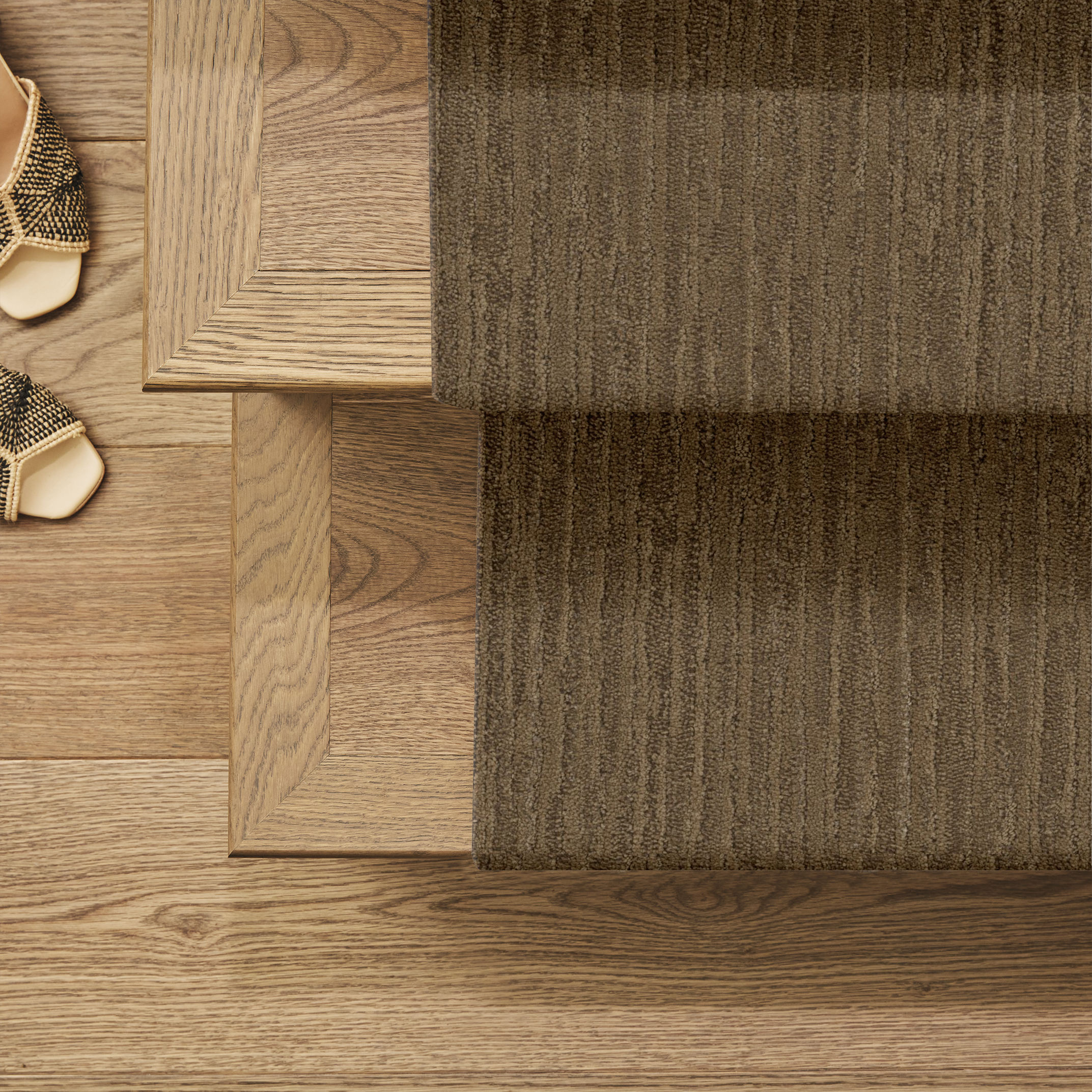 STITCH CHESTNUT ROOM