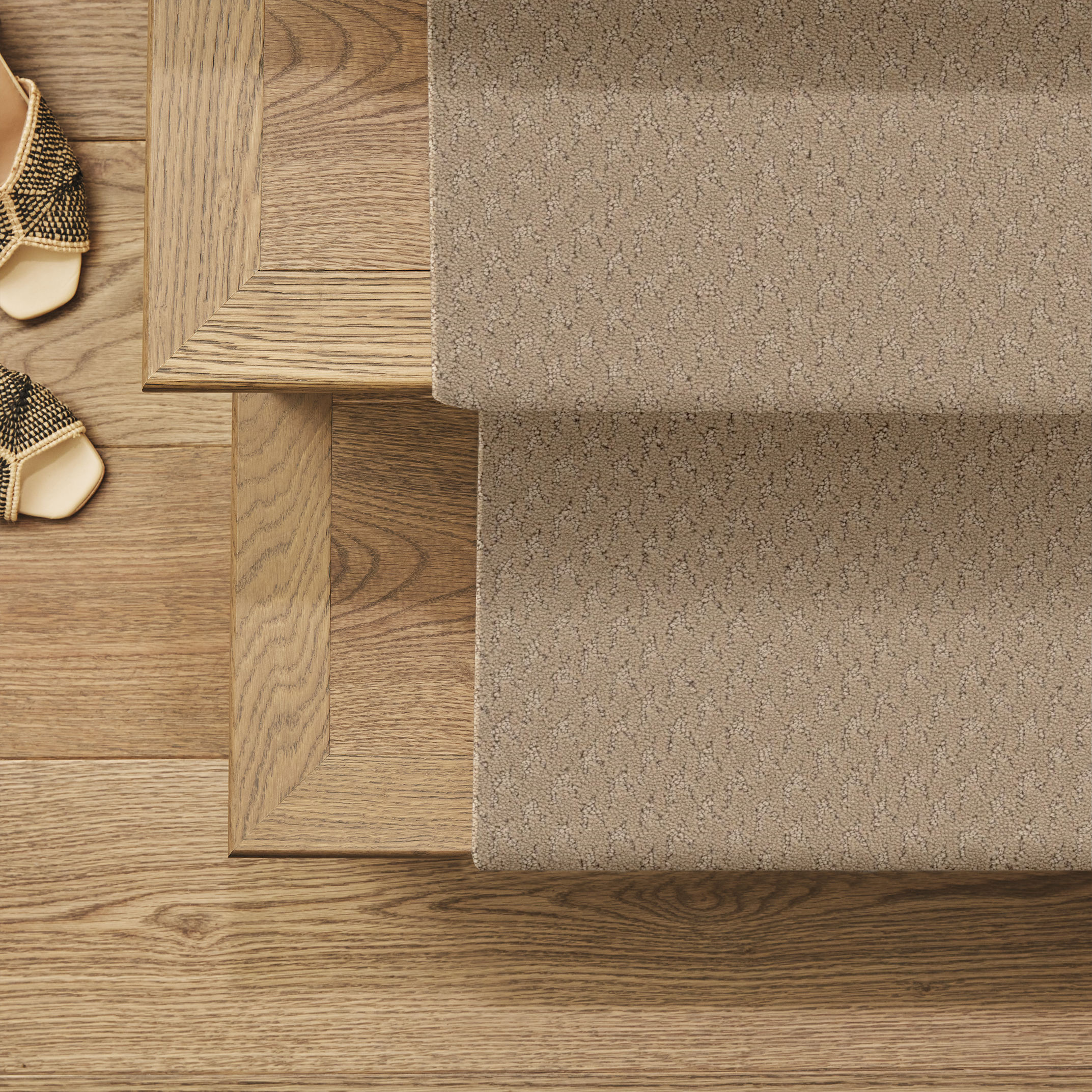 APERTURE WARM BEIGE ROOM