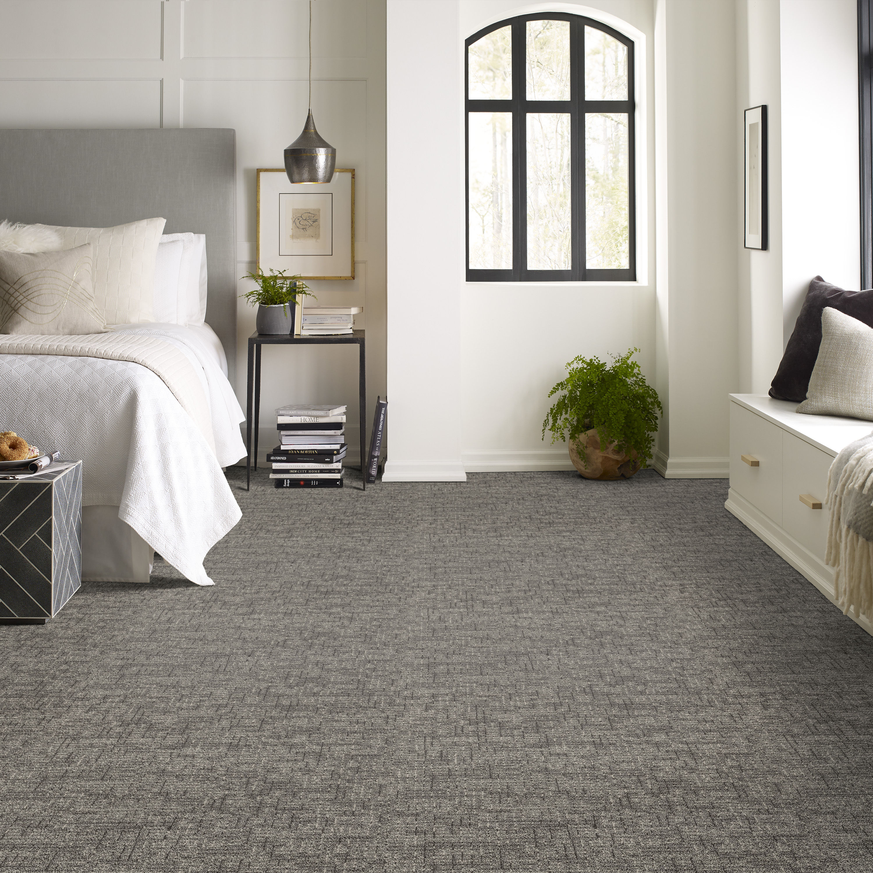 SILHOUETTE TUXEDO ROOM in room