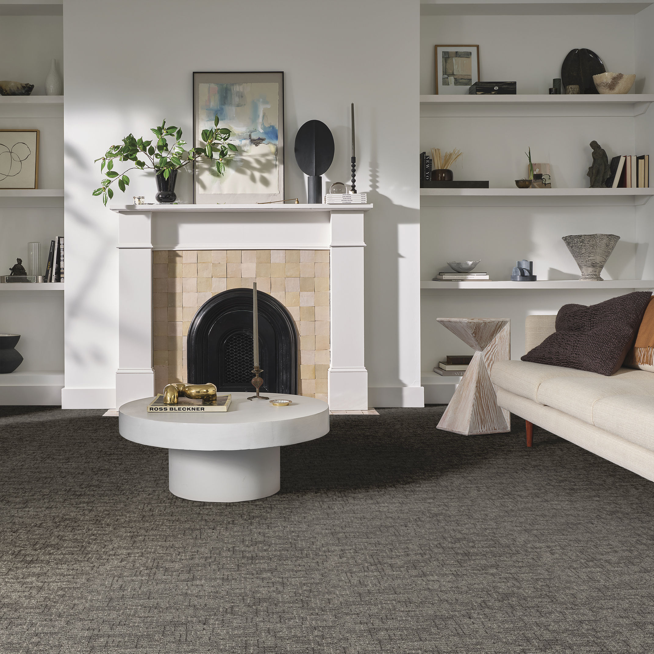 SILHOUETTE TUXEDO ROOM