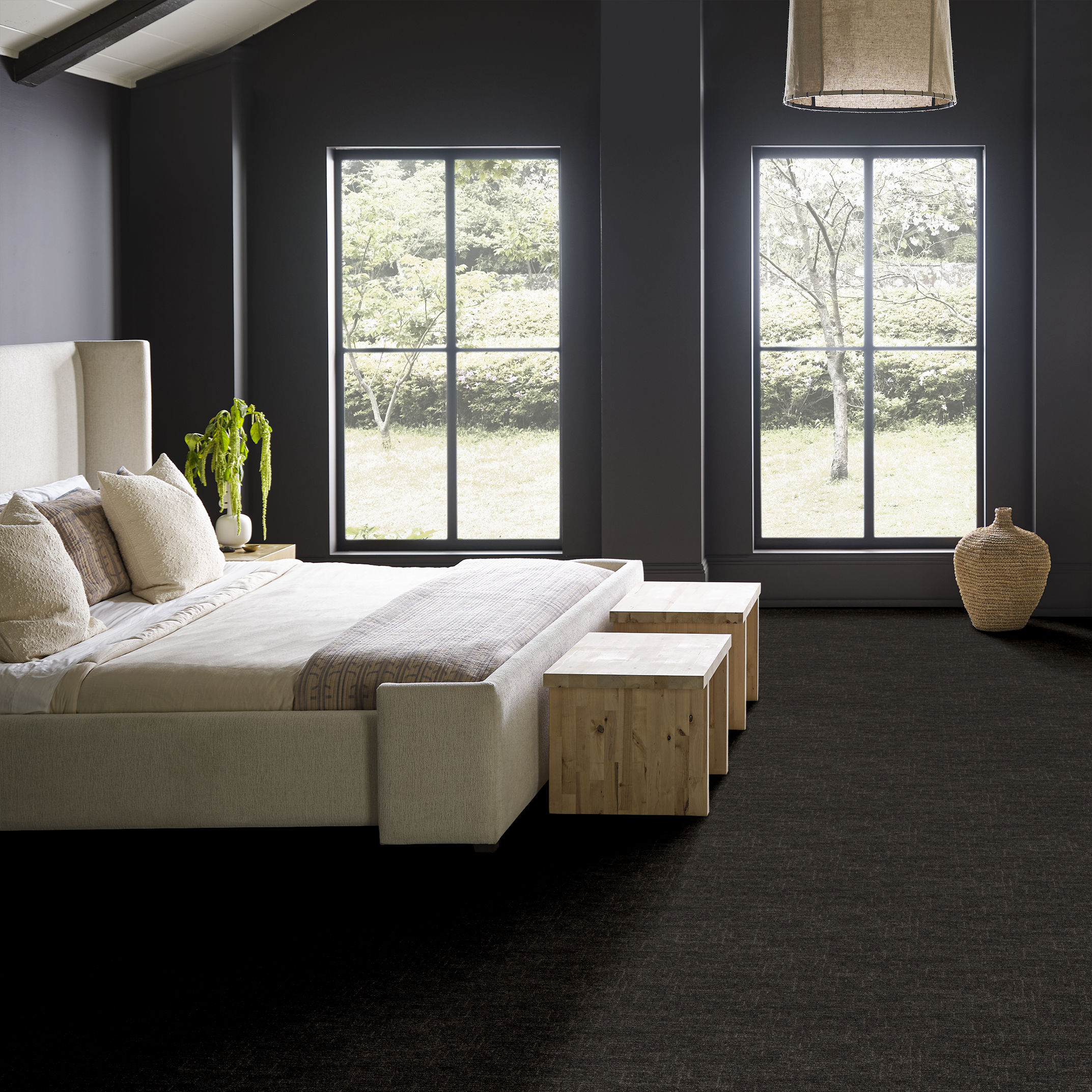 SILHOUETTE EBONY ROOM